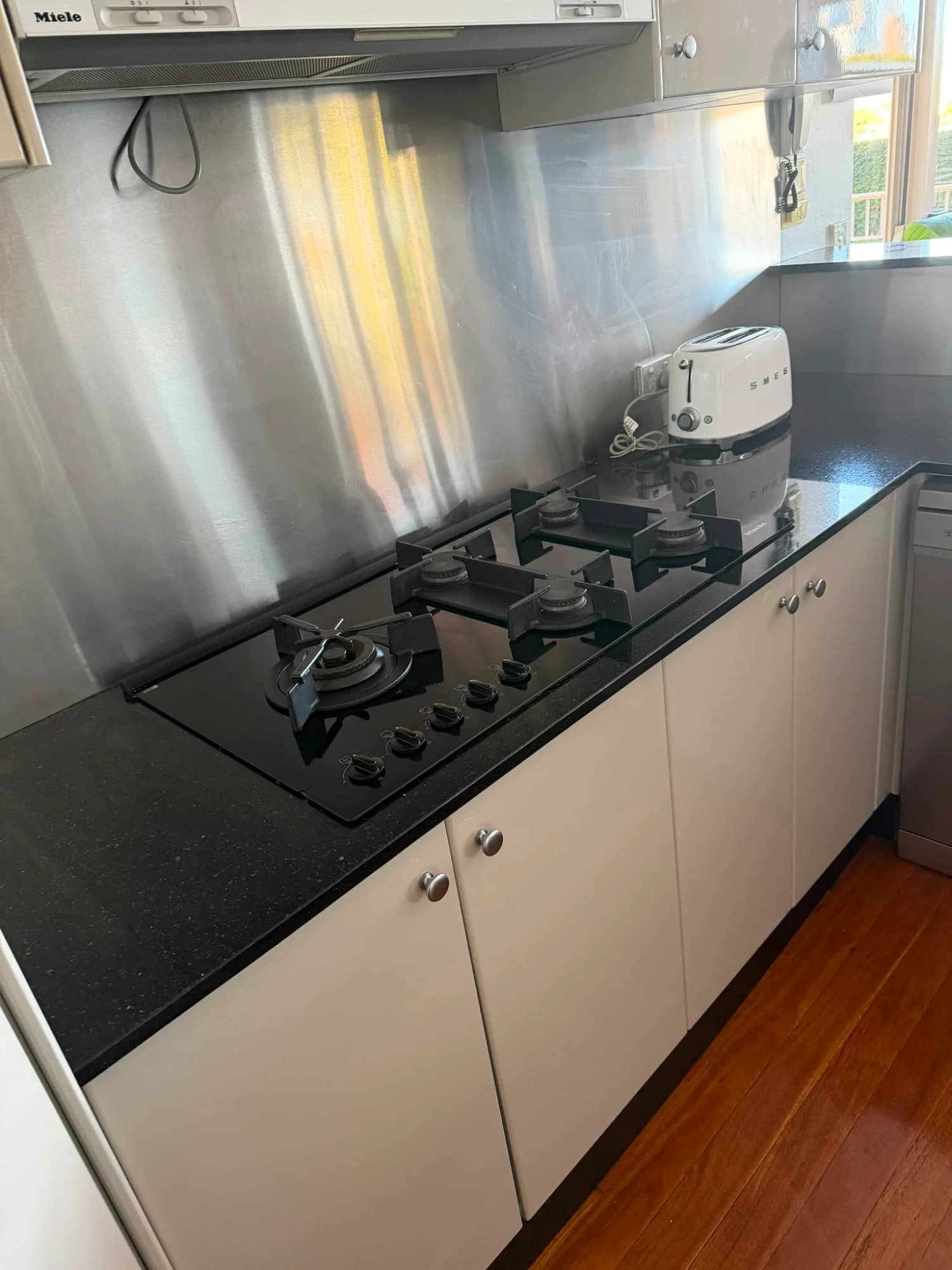 TAUPE HIGH GLOSS KITCHEN — photo 23 of 49