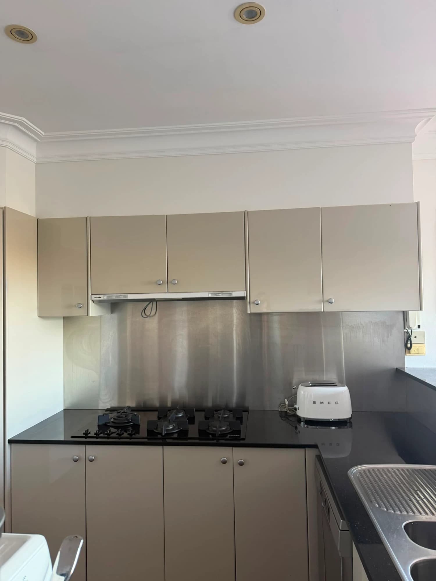 TAUPE HIGH GLOSS KITCHEN — photo 30 of 49