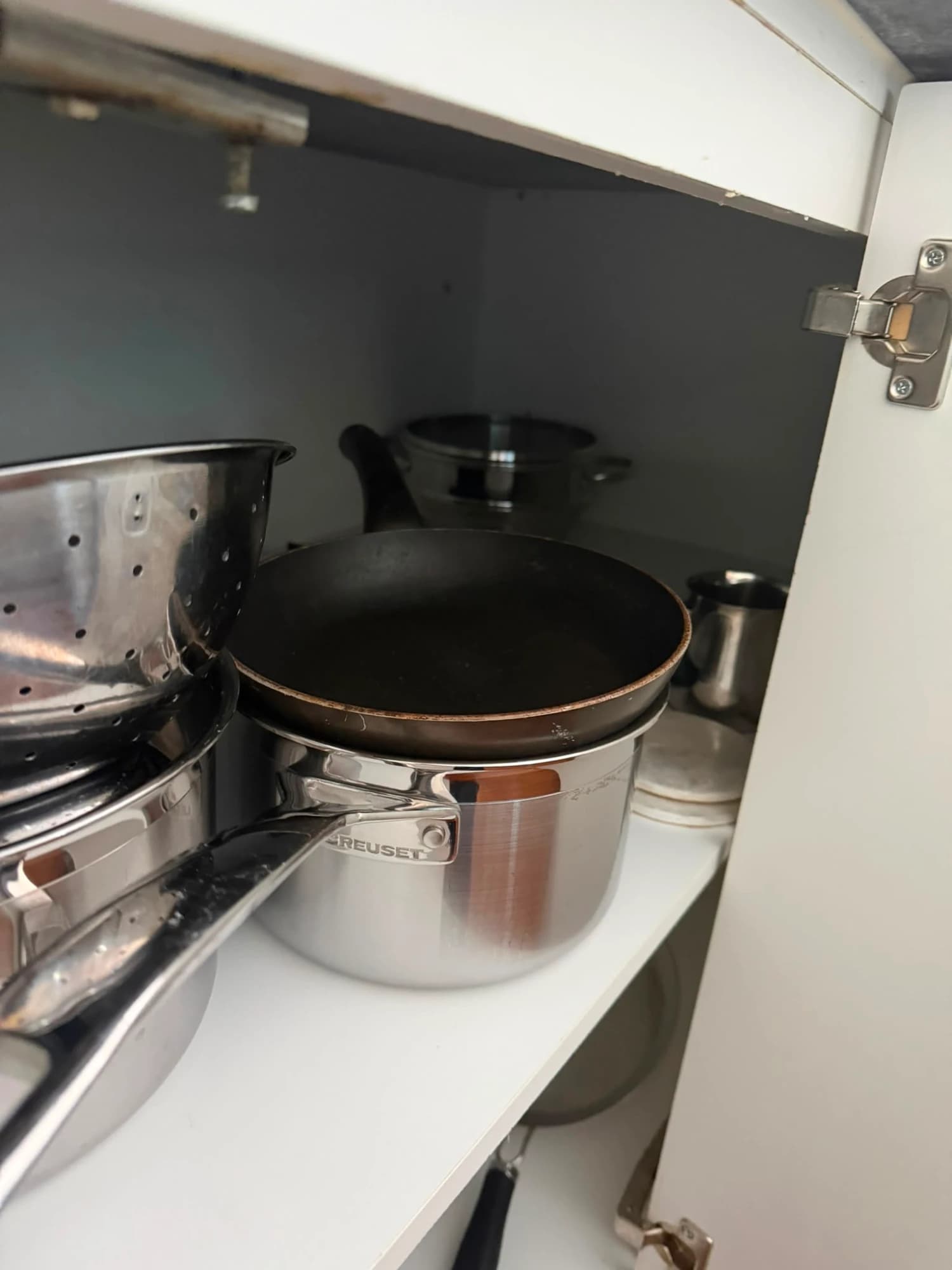TAUPE HIGH GLOSS KITCHEN — photo 36 of 49