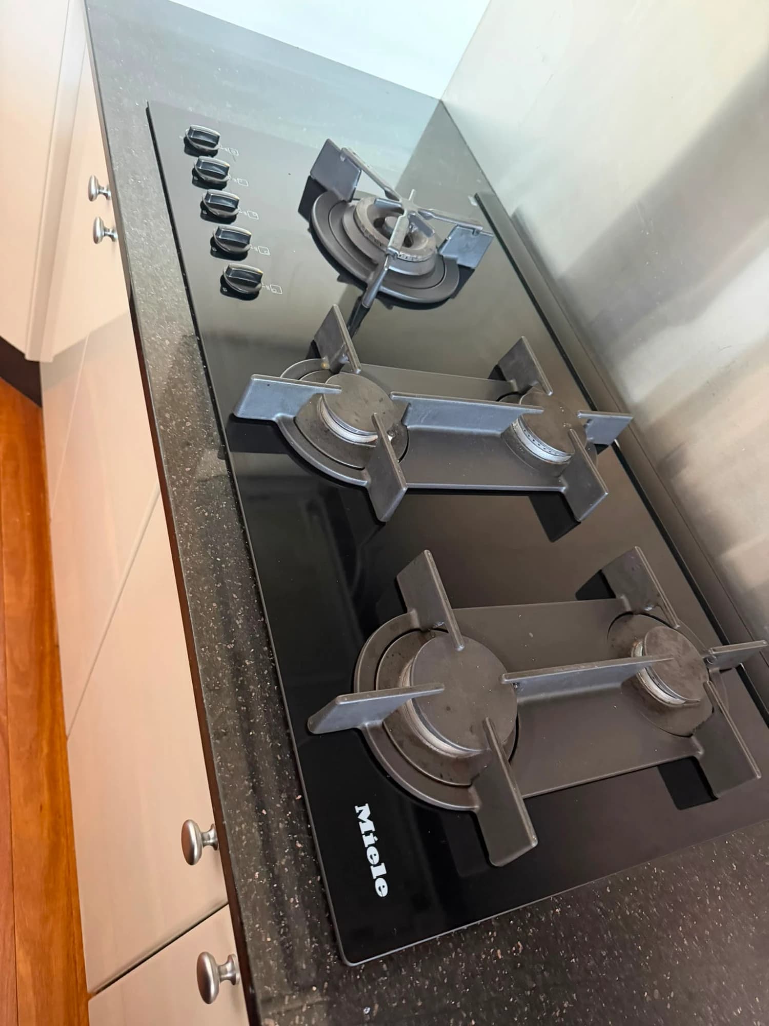 TAUPE HIGH GLOSS KITCHEN — photo 43 of 49