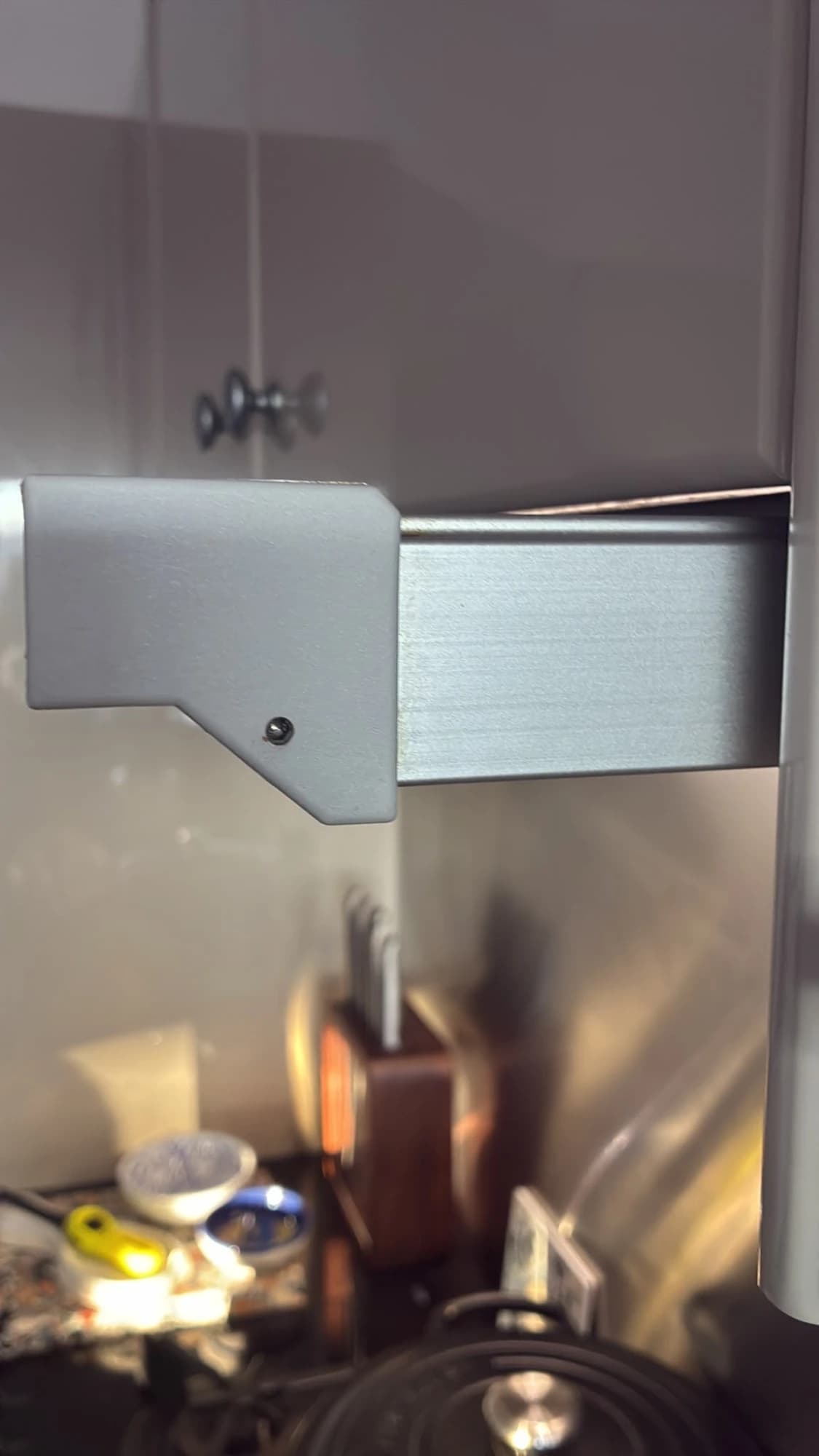 TAUPE HIGH GLOSS KITCHEN — photo 48 of 49