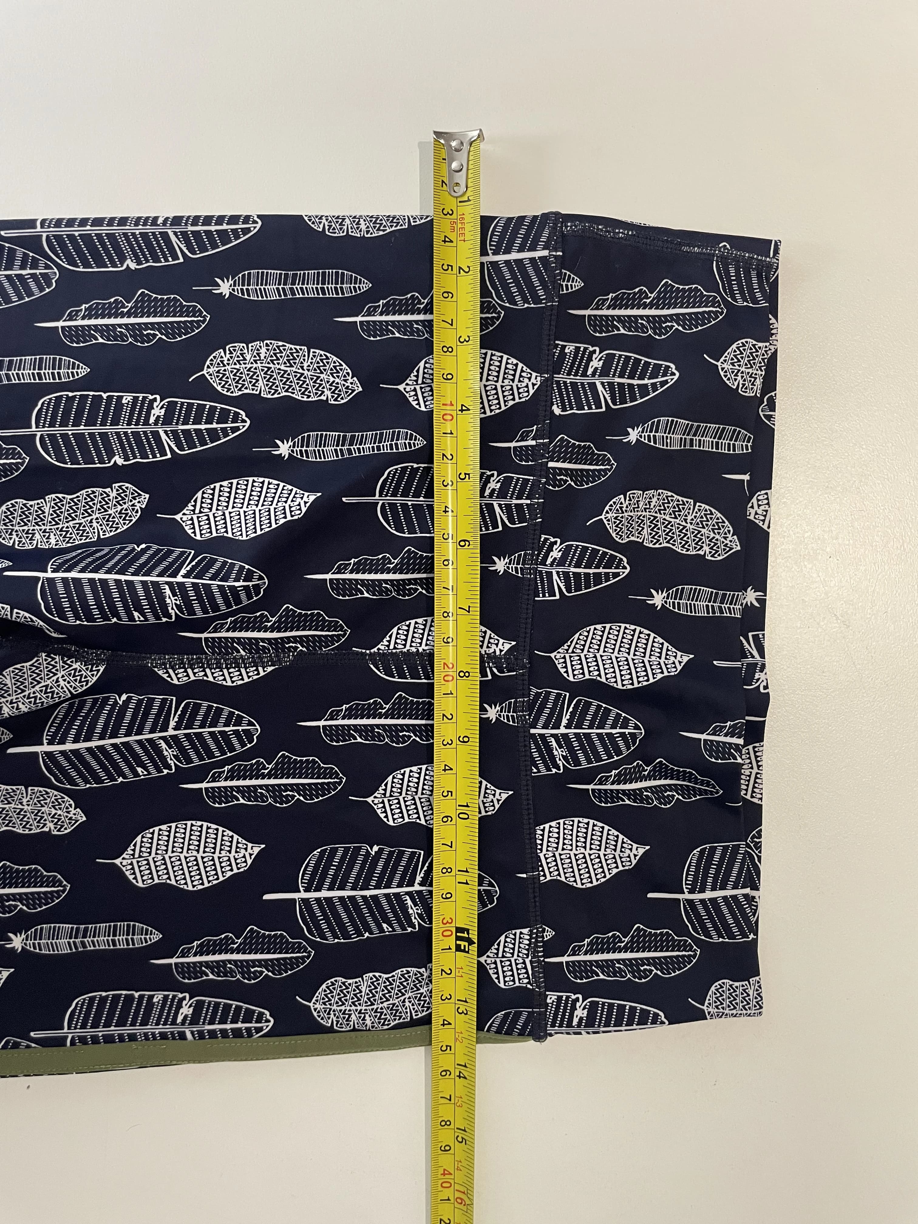 The Upside Women's Athletic Leggings Dark Blue Feather Print Size XS — photo 4 of 5