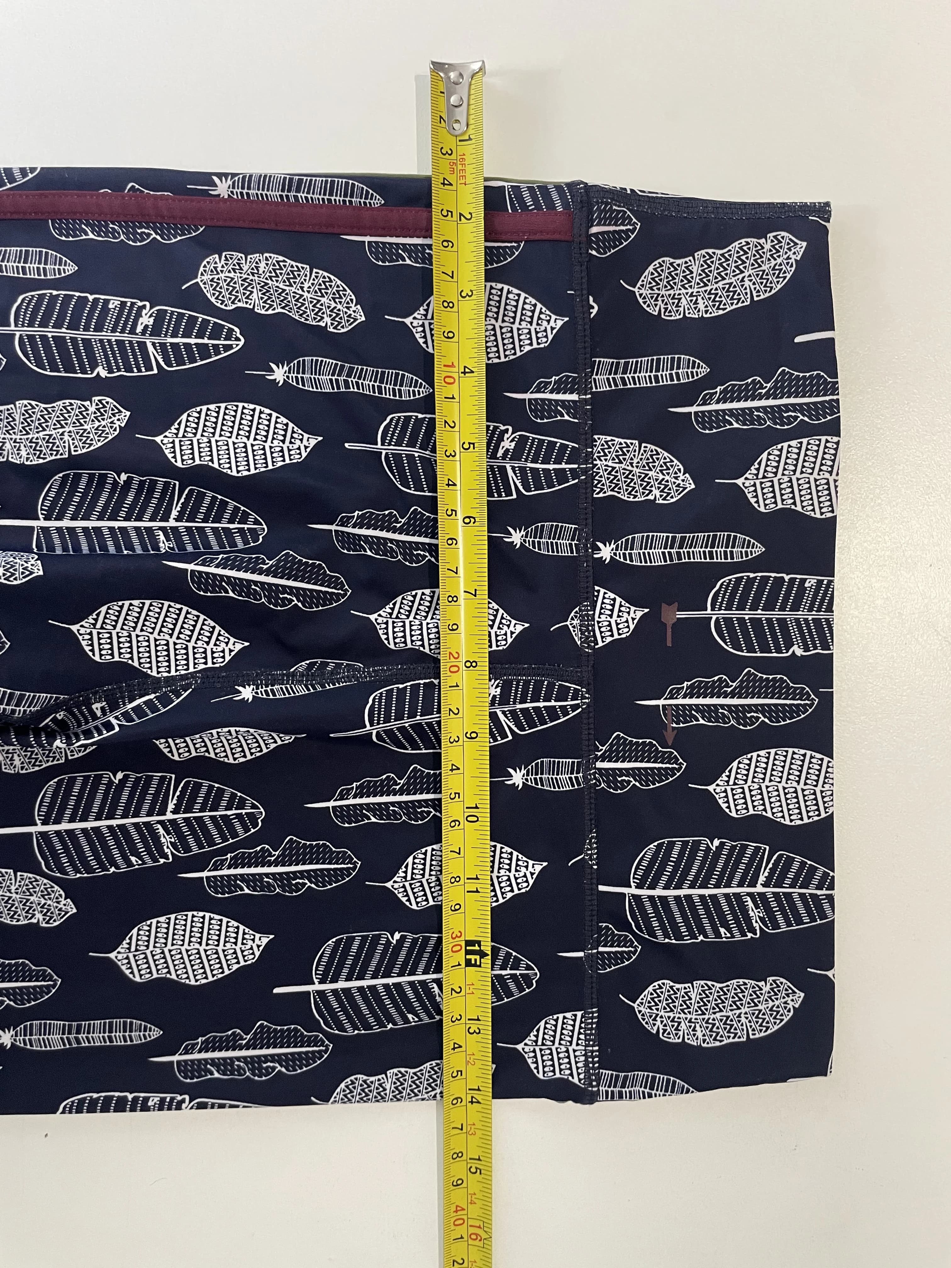 The Upside Women's Athletic Leggings Dark Blue Feather Print Size XS — photo 5 of 5