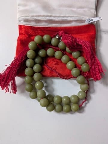 Traditional Green Bead Prayer Mala With Red Silk Tassels — photo 5 of 6