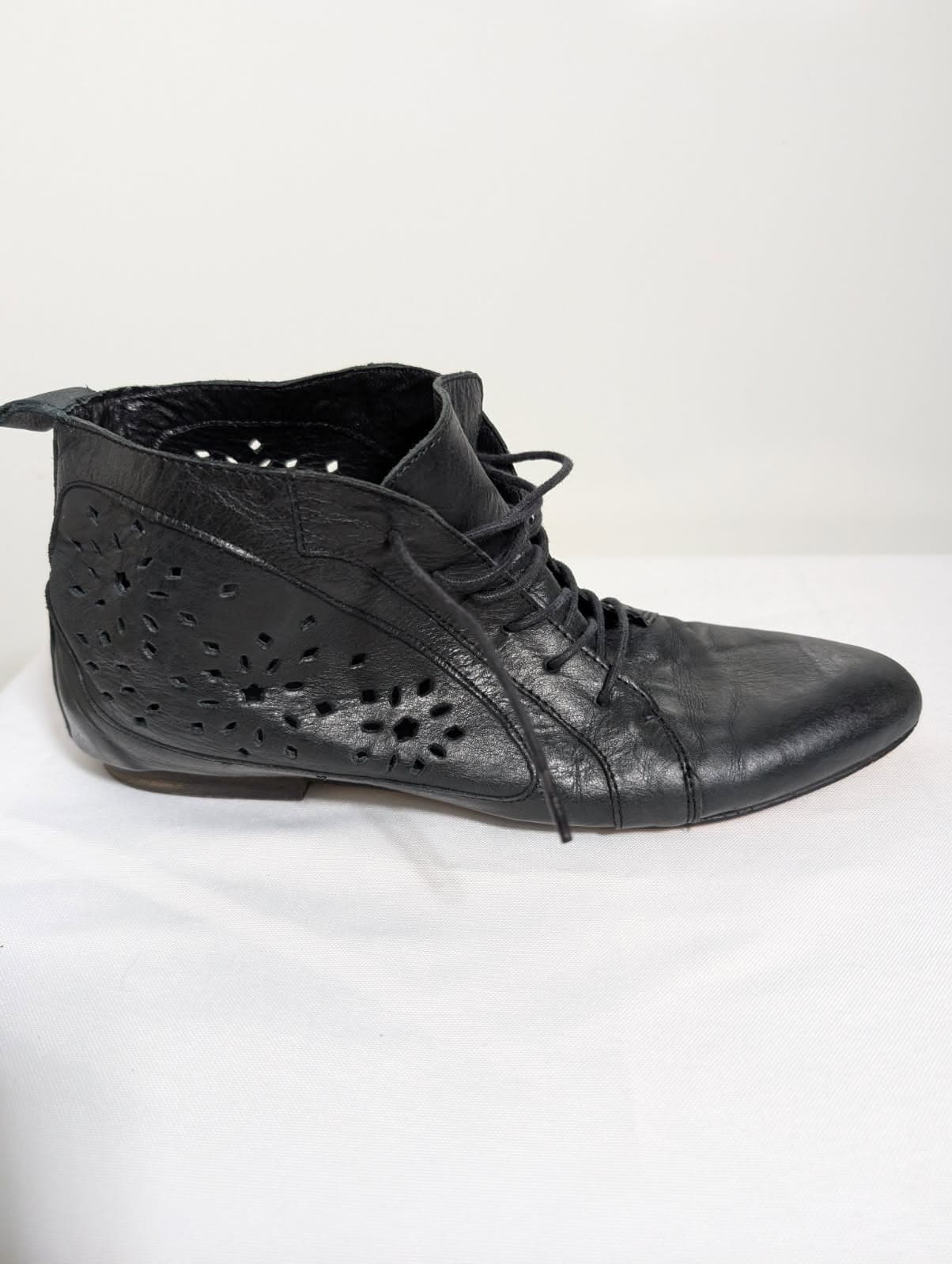 Urge Leather Cutout Ankle Boots Black EU 40 — photo 2 of 7
