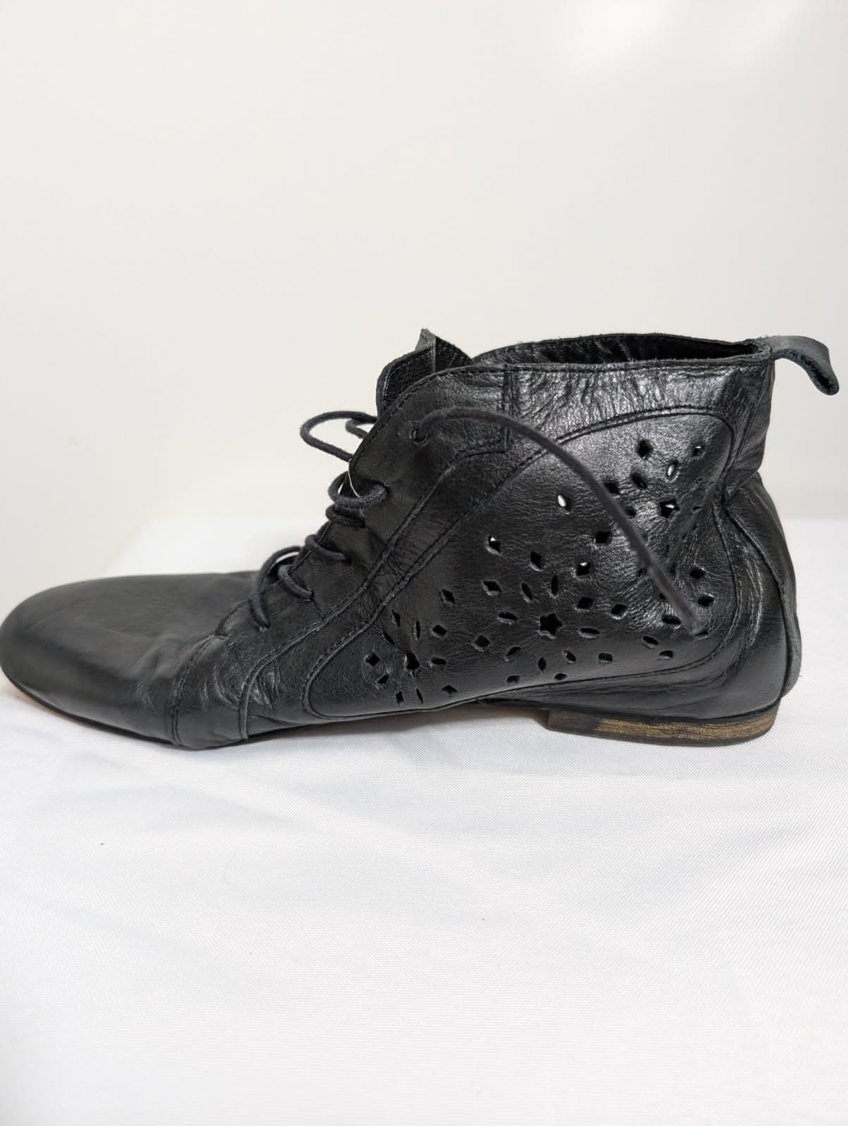 Urge Leather Cutout Ankle Boots Black EU 40 — photo 1 of 7
