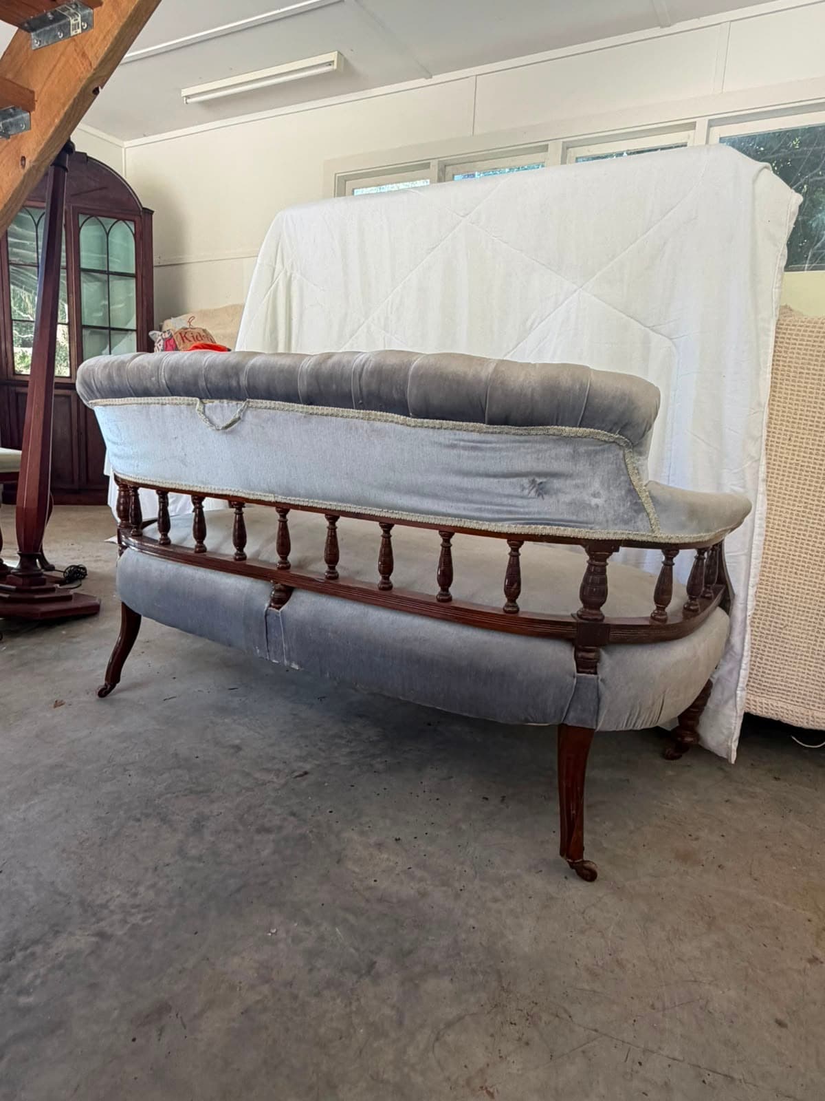 Victorian Style Spindle Back Settee Grey Tufted Velvet 2 Seater — photo 6 of 7