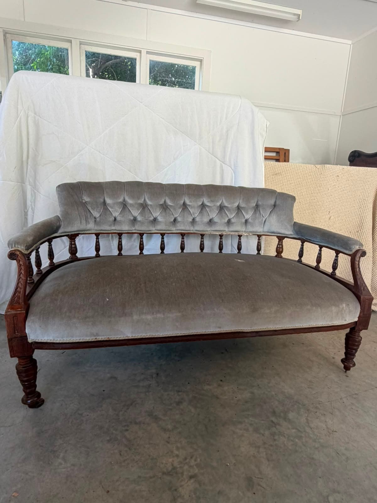 Victorian Style Tufted Velvet Settee Grey Vintage Lounge Sofa — photo 4 of 8