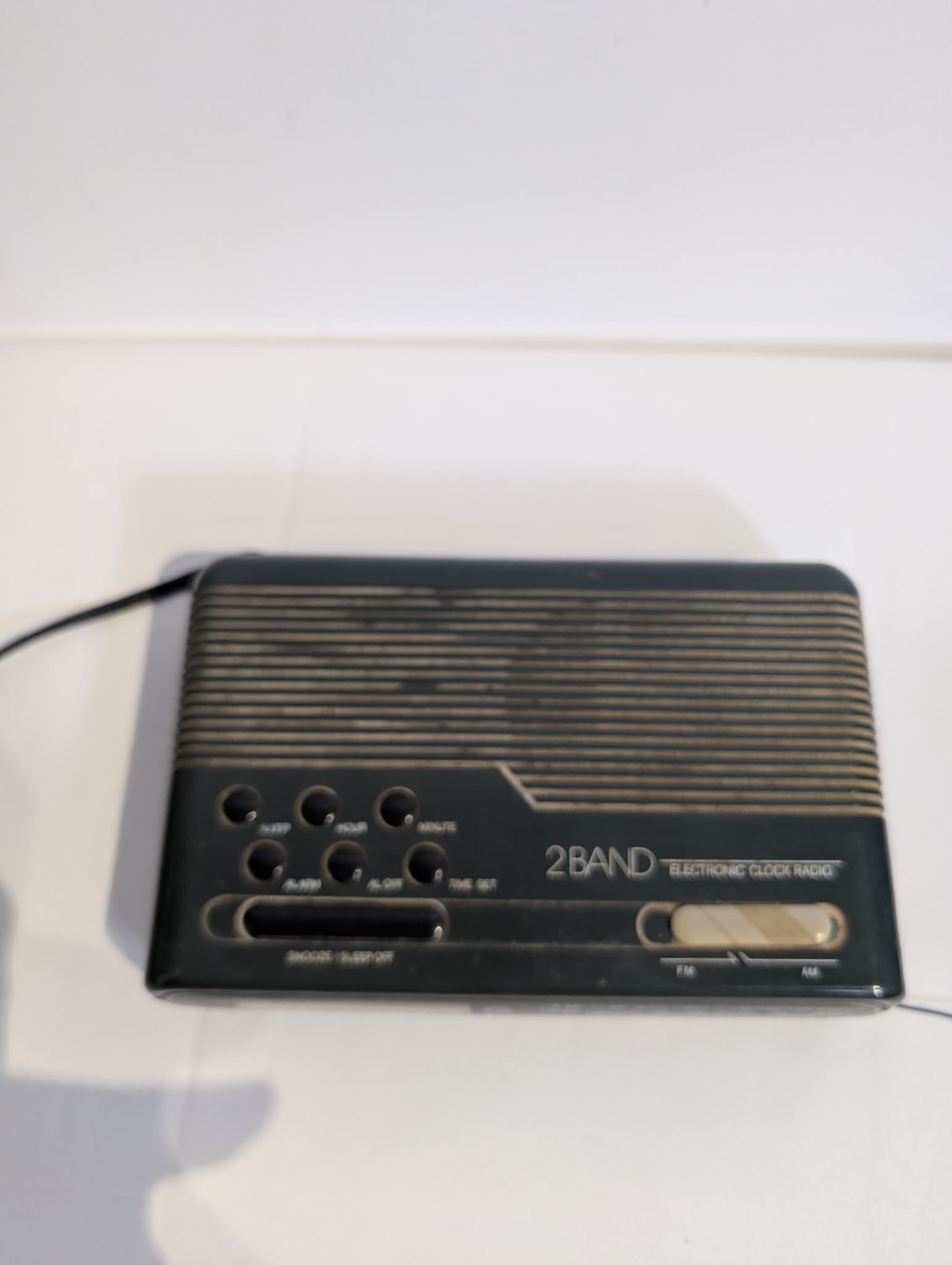 Vintage 2-Band AM/FM Electronic Clock Radio Black — photo 2 of 6