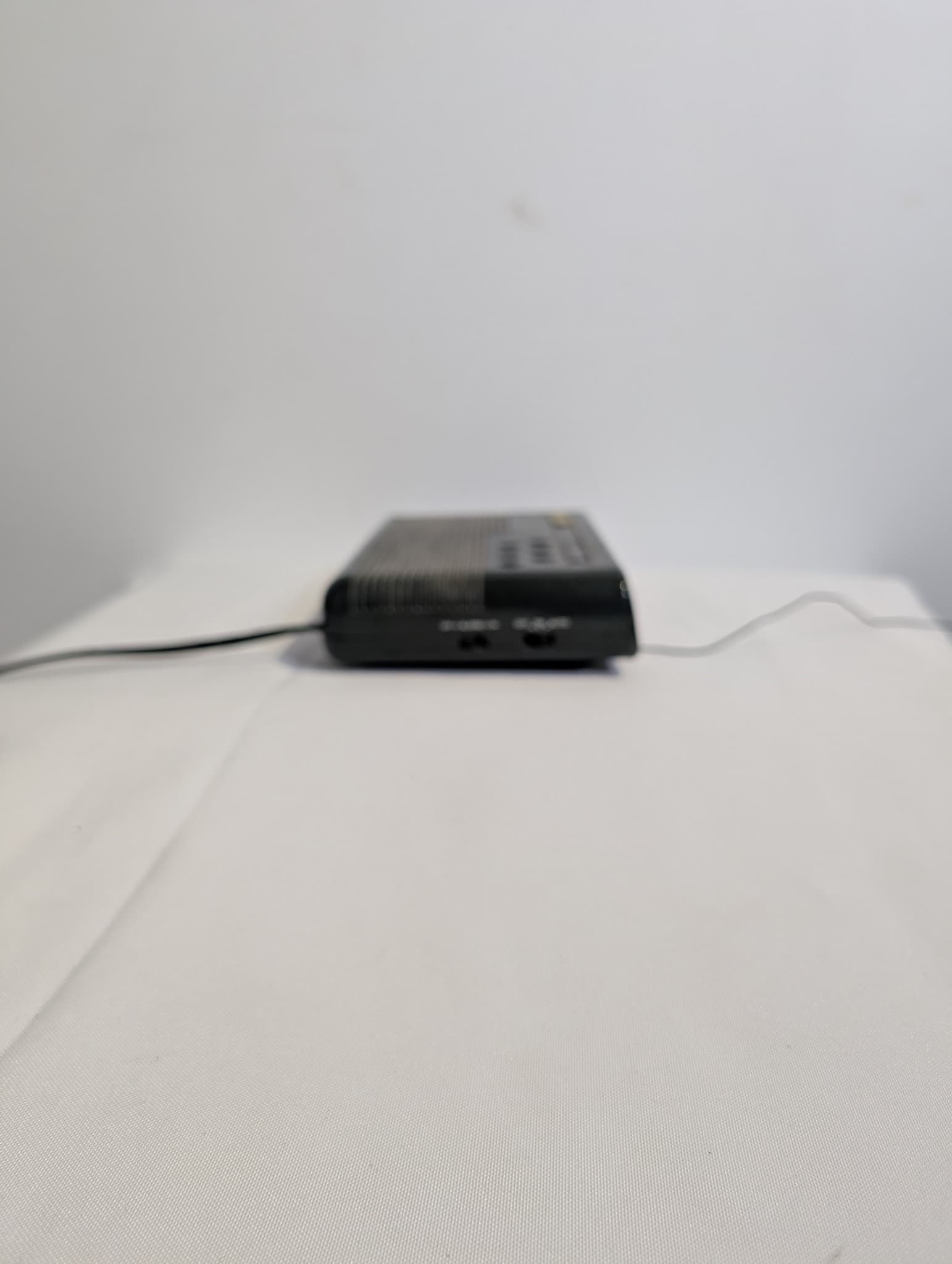 Vintage 2-Band AM/FM Electronic Clock Radio Black — photo 3 of 6