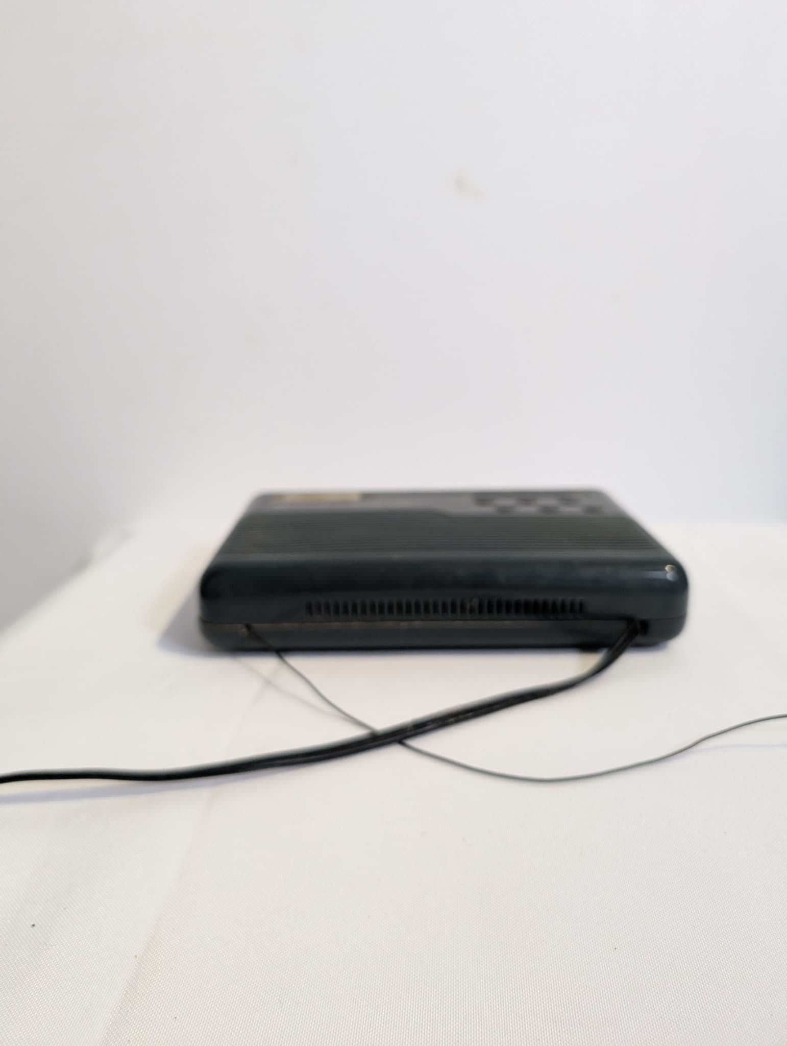 Vintage 2-Band AM/FM Electronic Clock Radio Black — photo 4 of 6