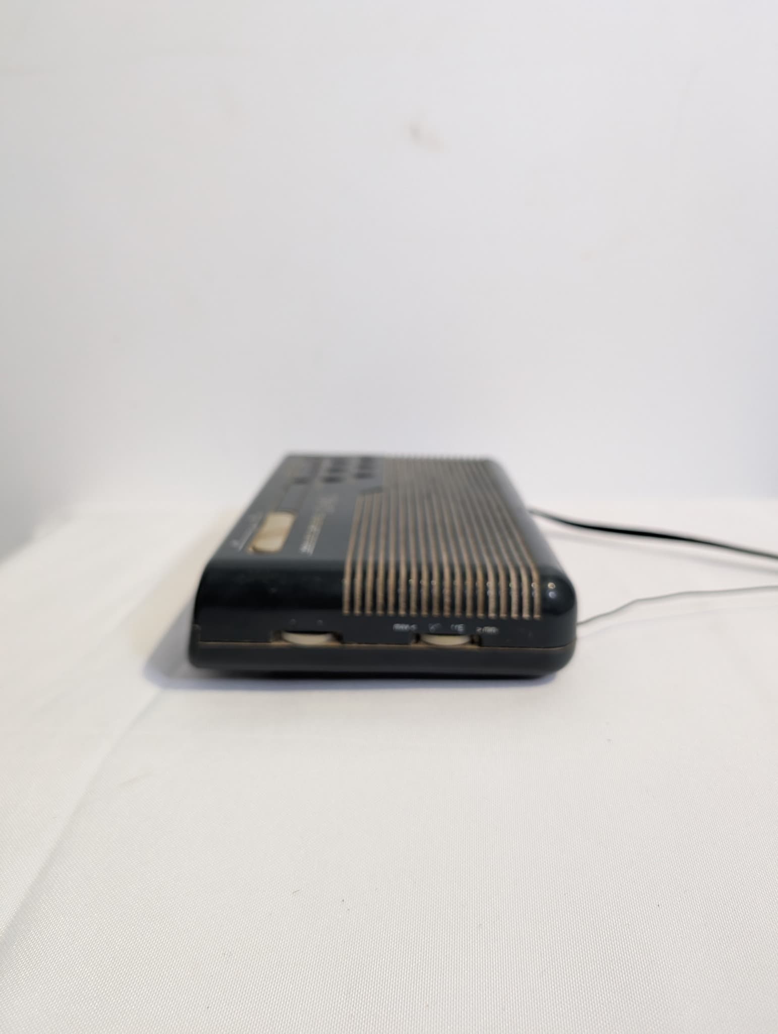 Vintage 2-Band AM/FM Electronic Clock Radio Black — photo 5 of 6