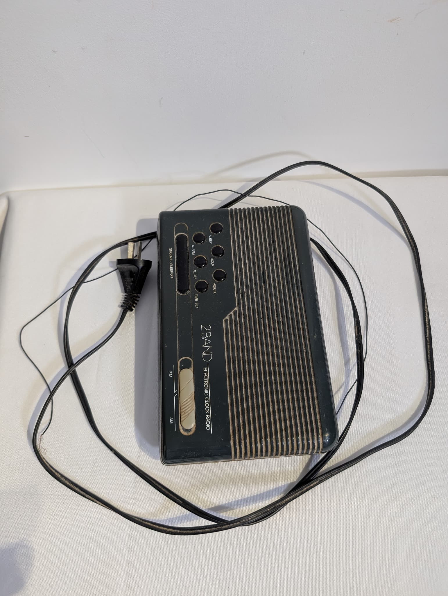 Vintage 2-Band AM/FM Electronic Clock Radio Black — photo 6 of 6