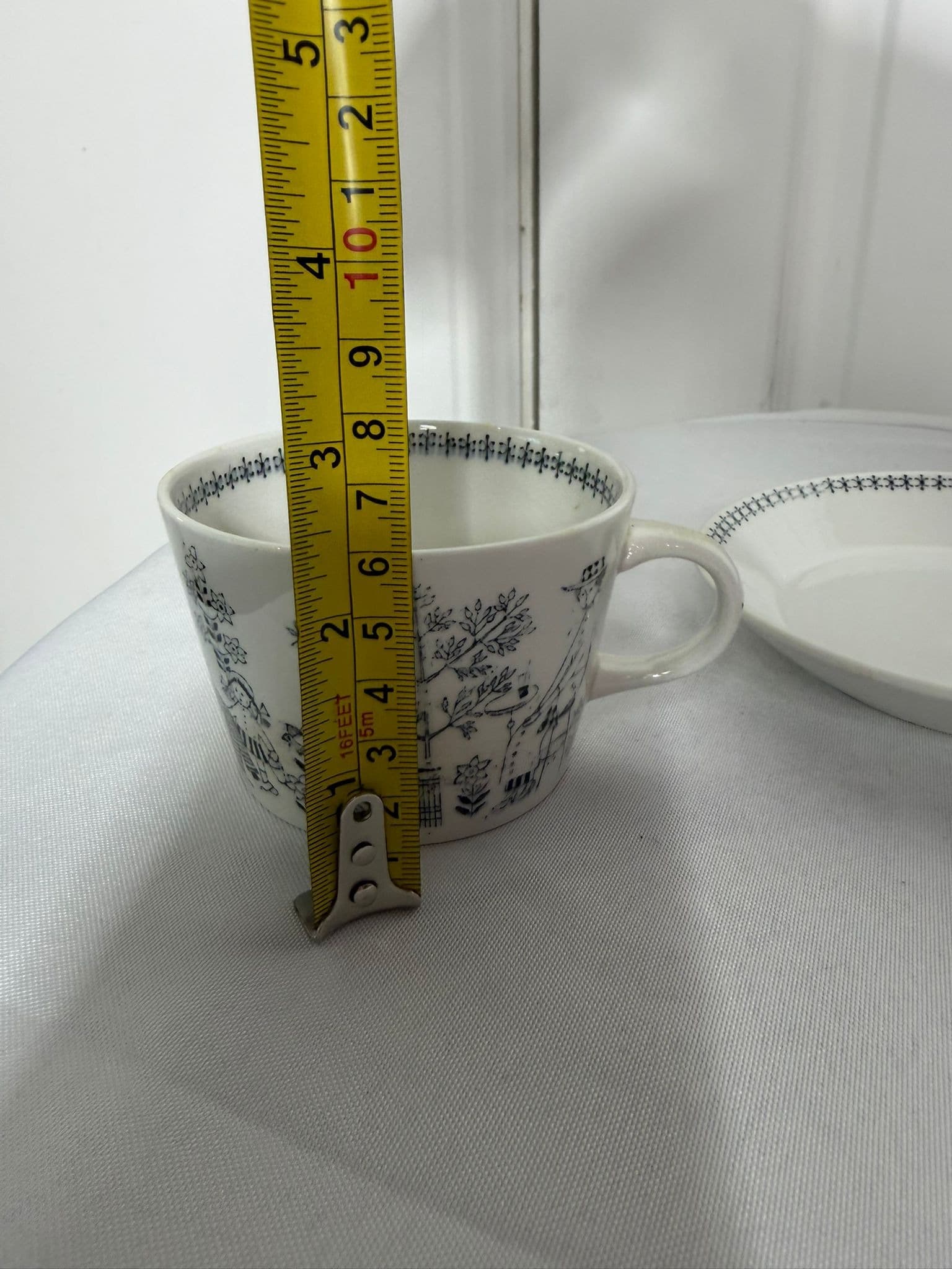 Vintage Arabia Finland Emilia Tea Cup & Saucer Set - 8 Piece Collection — photo 8 of 9