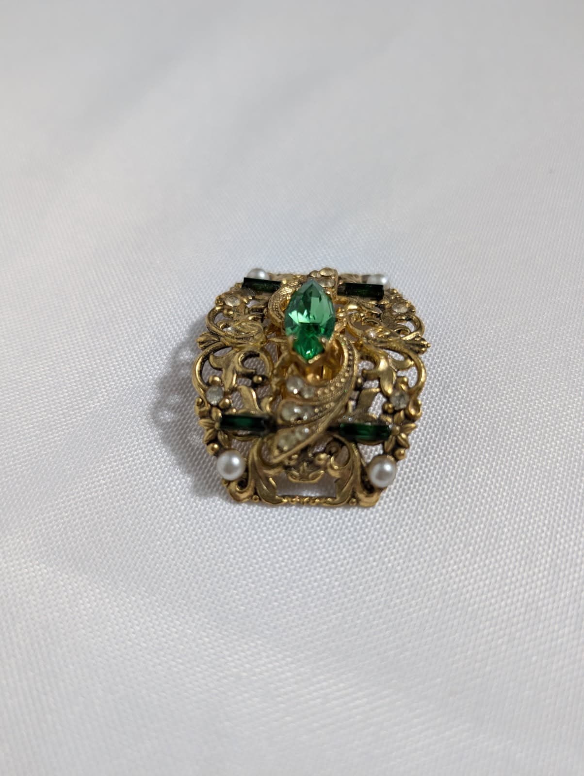 Vintage Gold Tone Filigree Shoe Clips Green Rhinestone & Faux Pearl — photo 3 of 5