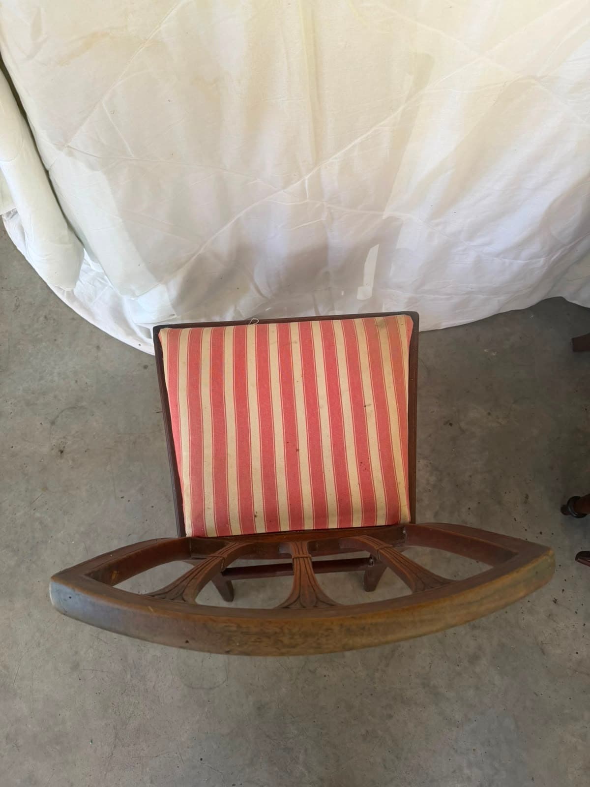 Vintage Hepplewhite Style Shield Back Dining Chair Timber Frame Brown Red Cream — photo 2 of 5