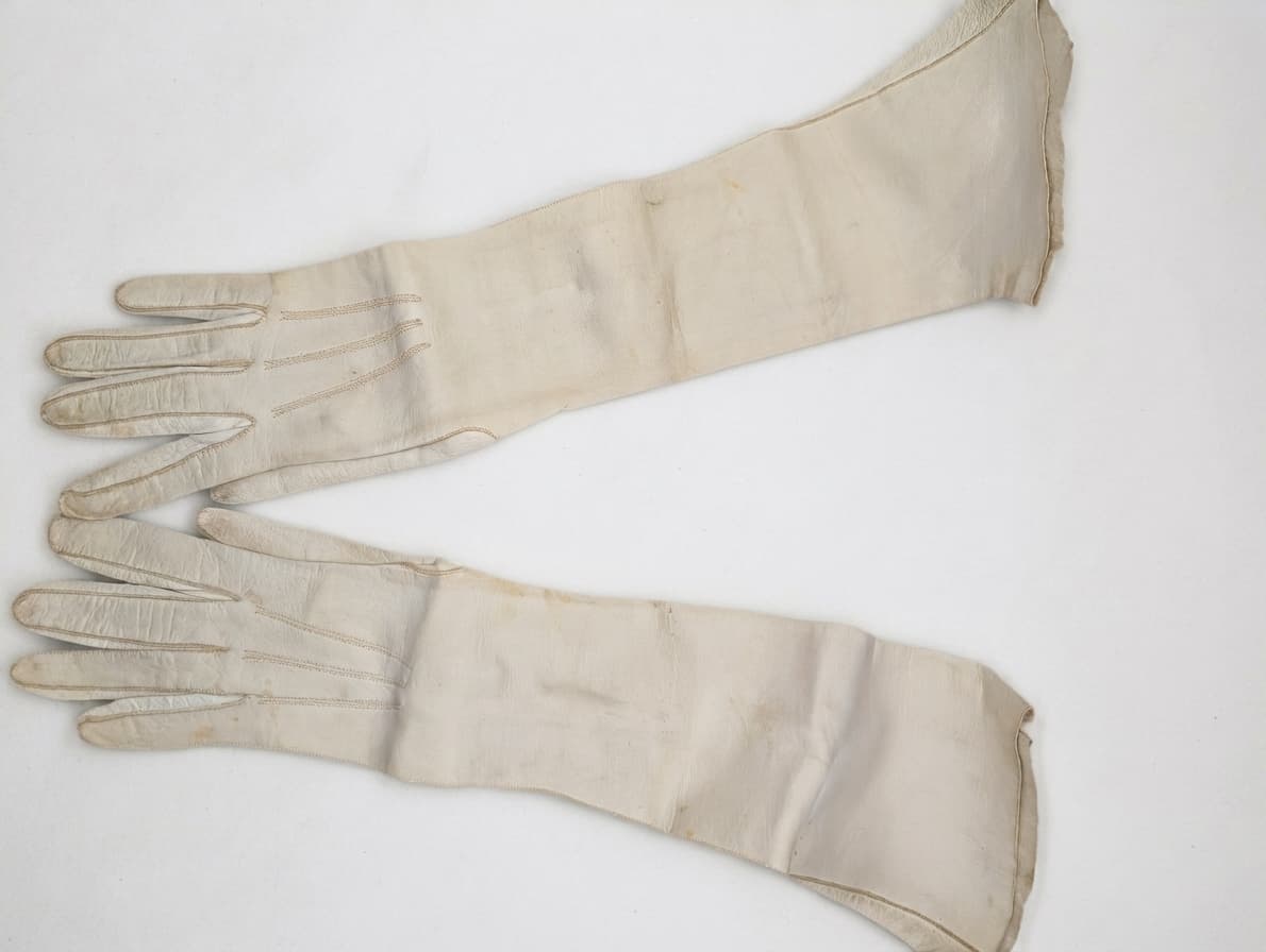 Vintage Leather Opera Length Gloves Cream Size 7 1/4 — photo 1 of 10