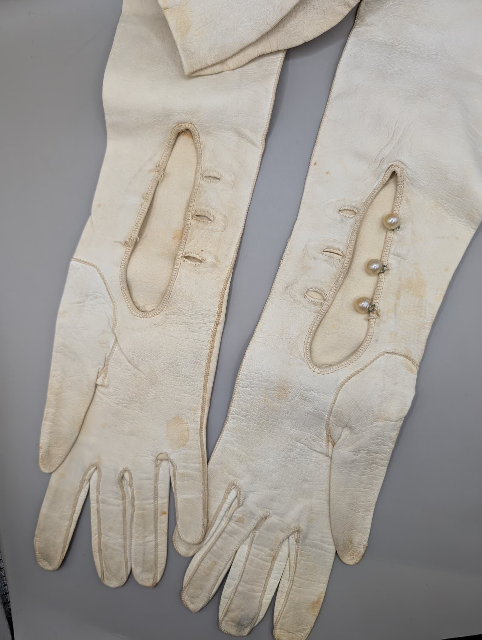 Vintage Leather Opera Length Gloves Cream Size 7 1/4 — photo 4 of 10