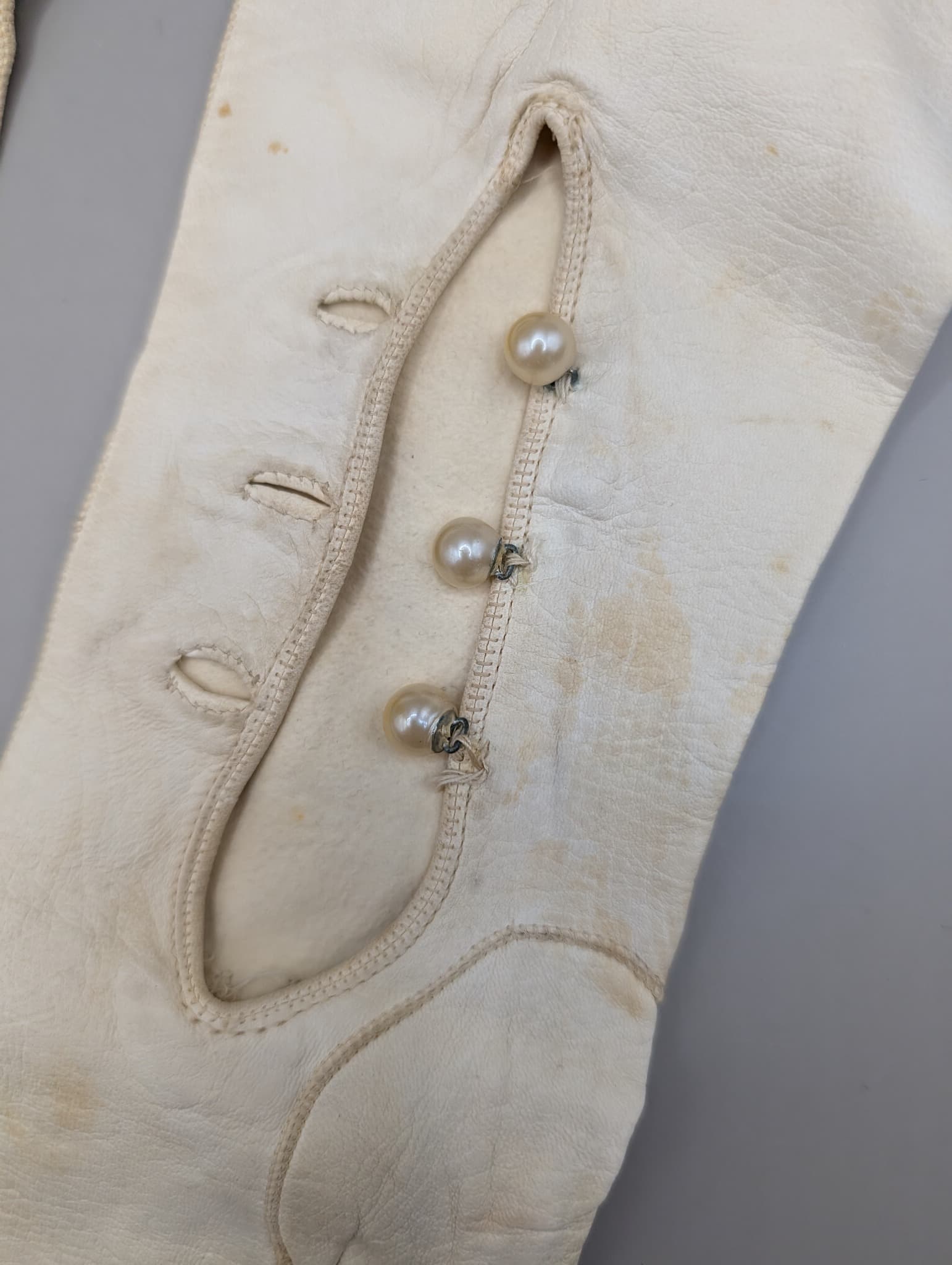Vintage Leather Opera Length Gloves Cream Size 7 1/4 — photo 5 of 10
