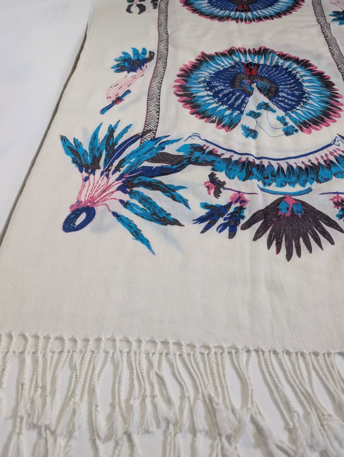 Vintage Native American Inspired Scarf Feather Print Cream — photo 4 of 4