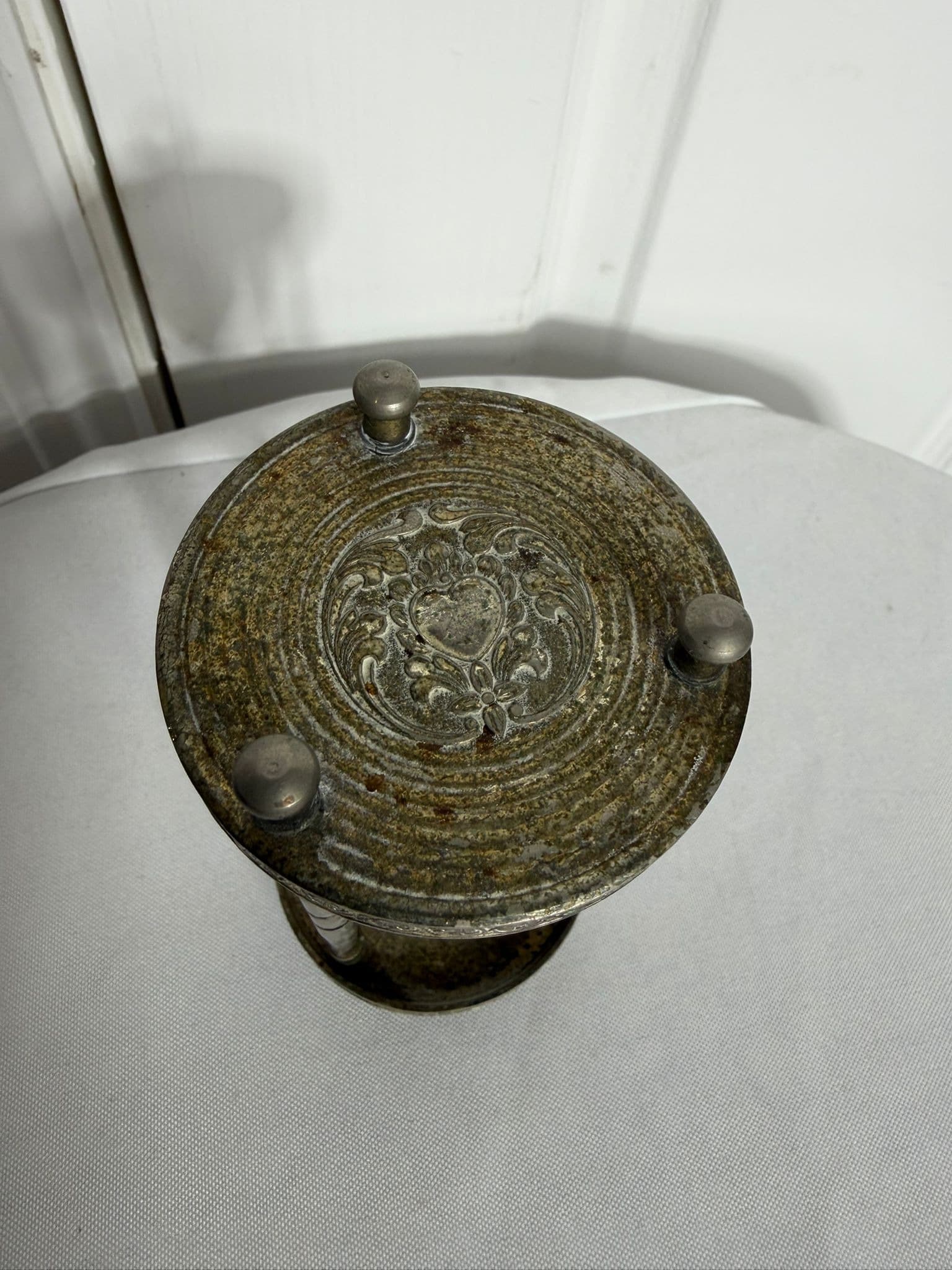 Vintage Ornate Metal Hourglass With Black Sand - Decorative Desk Timer — photo 6 of 7