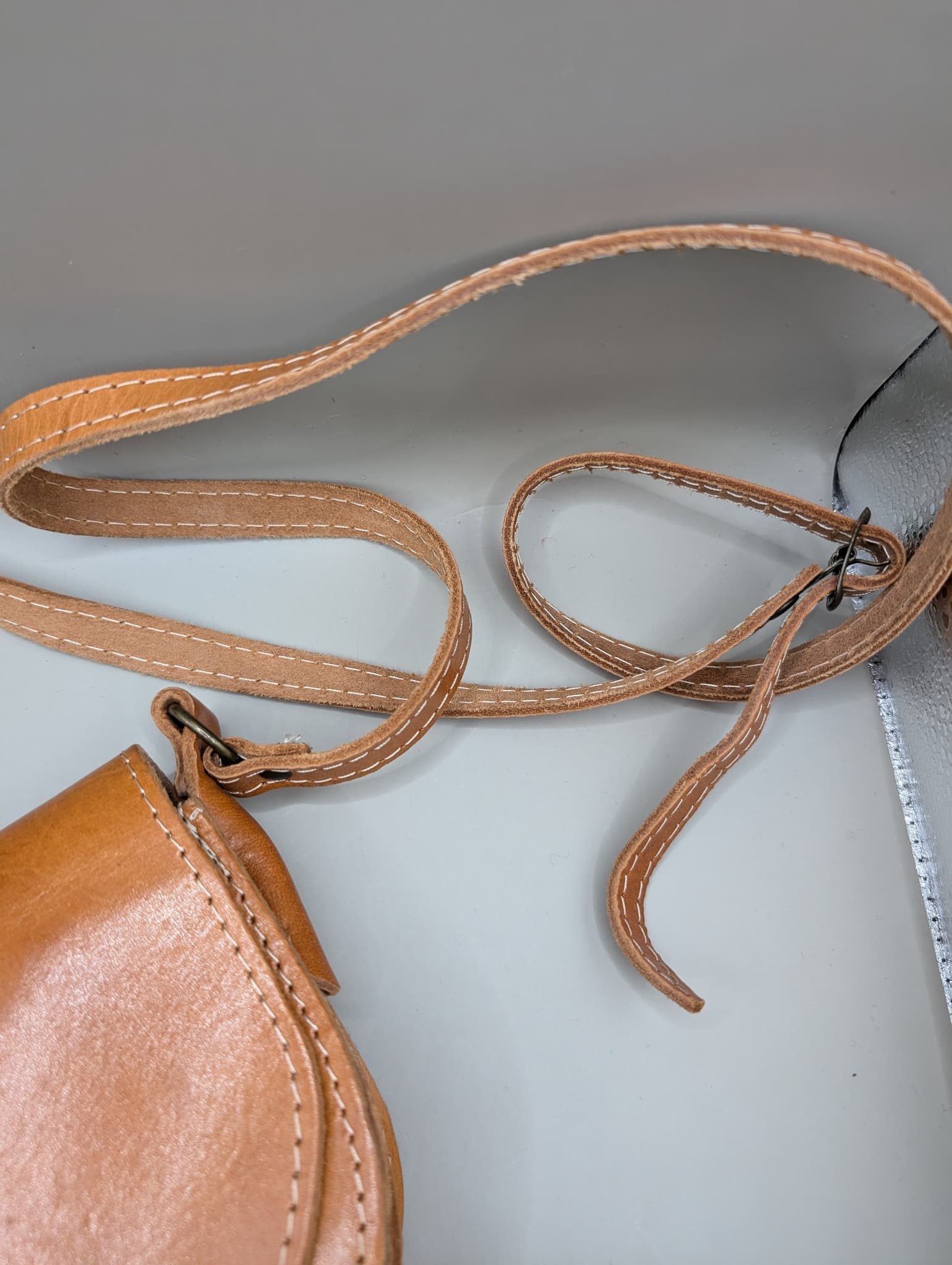 Vintage Style Leather Saddle Crossbody Bag Tan — photo 3 of 9