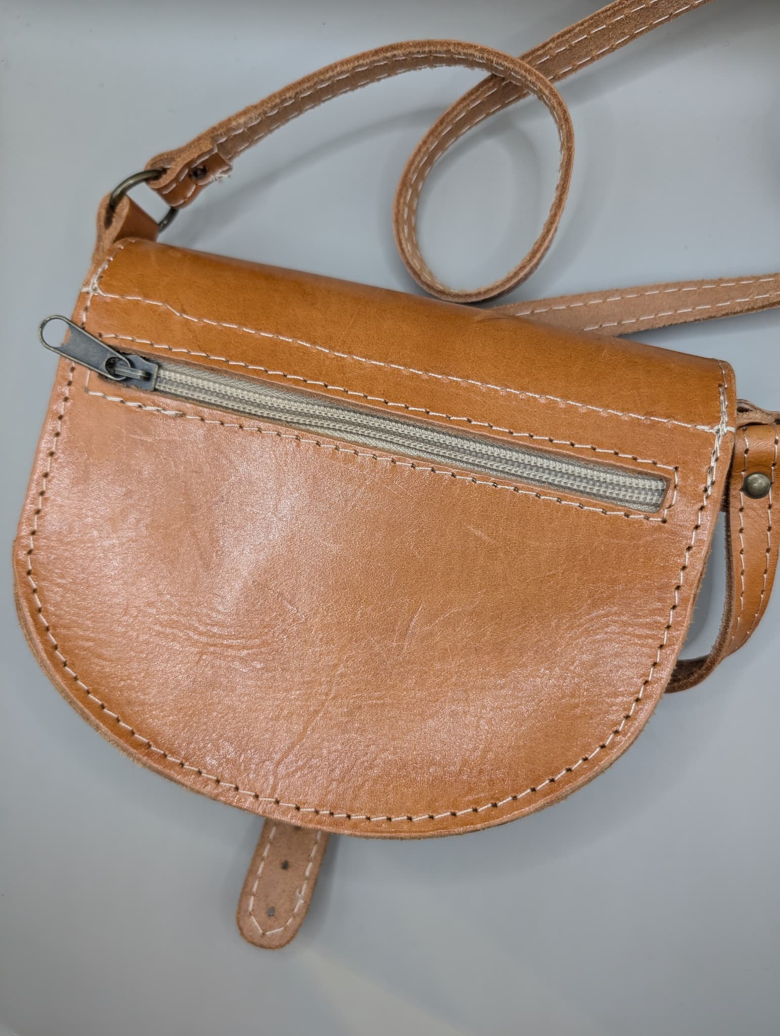Vintage Style Leather Saddle Crossbody Bag Tan — photo 4 of 9