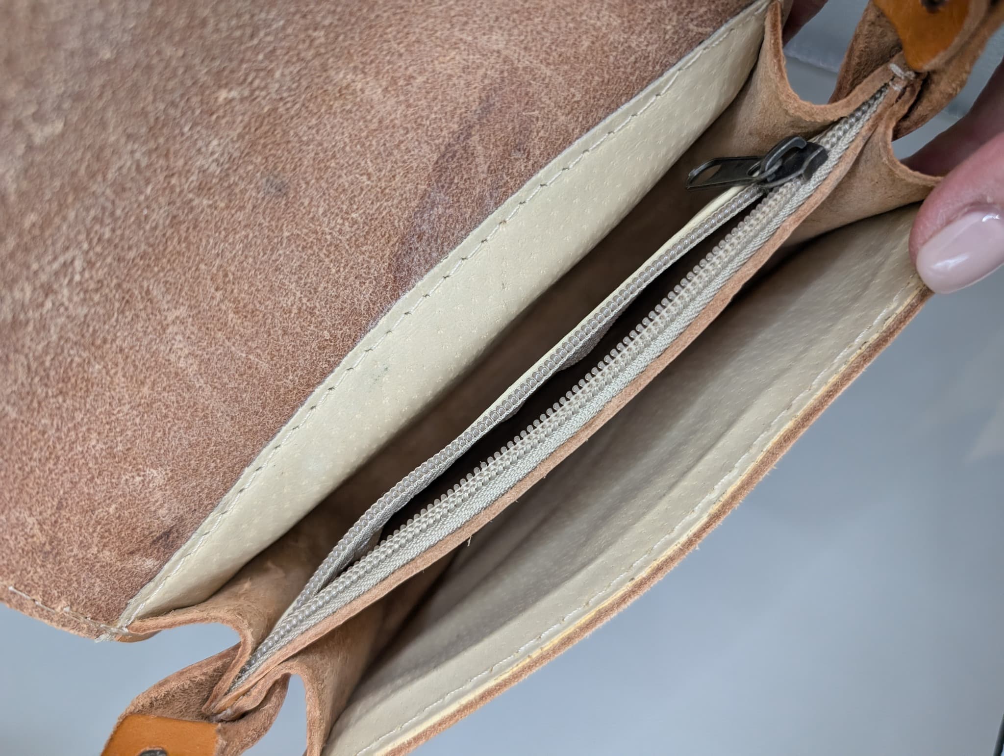 Vintage Style Leather Saddle Crossbody Bag Tan — photo 7 of 9