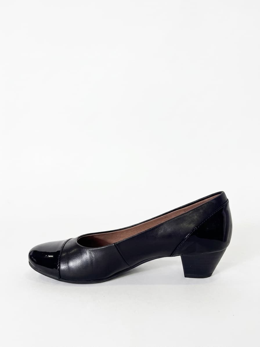 Wide Steps Acton Black Leather Cap-Toe Low Block Heel Pumps Size 7.5W — photo 1 of 8