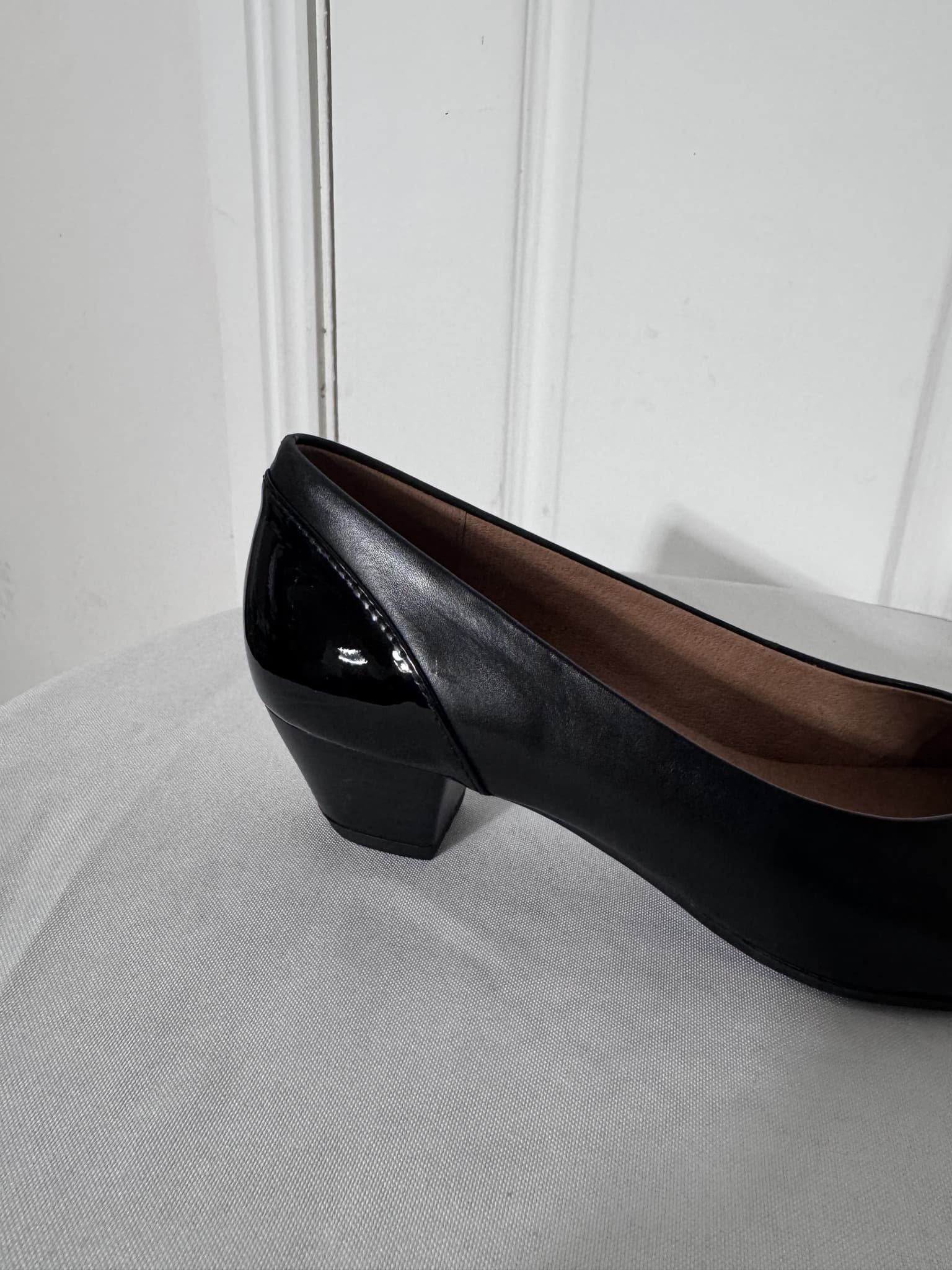 Wide Steps Acton Black Leather Cap-Toe Low Block Heel Pumps Size 7.5W — photo 2 of 8