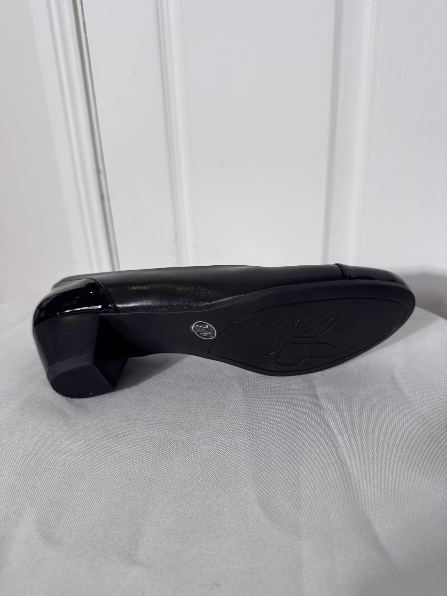 Wide Steps Acton Black Leather Cap-Toe Low Block Heel Pumps Size 7.5W — photo 4 of 8
