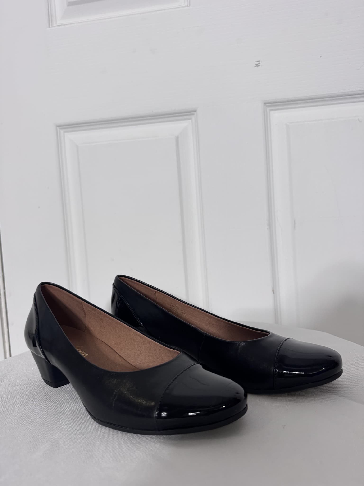 Wide Steps Acton Black Leather Cap-Toe Low Block Heel Pumps Size 7.5W — photo 5 of 8