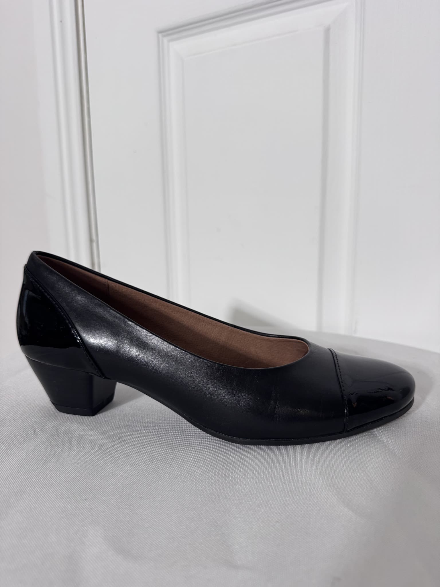 Wide Steps Acton Black Leather Cap-Toe Low Block Heel Pumps Size 7.5W — photo 6 of 8