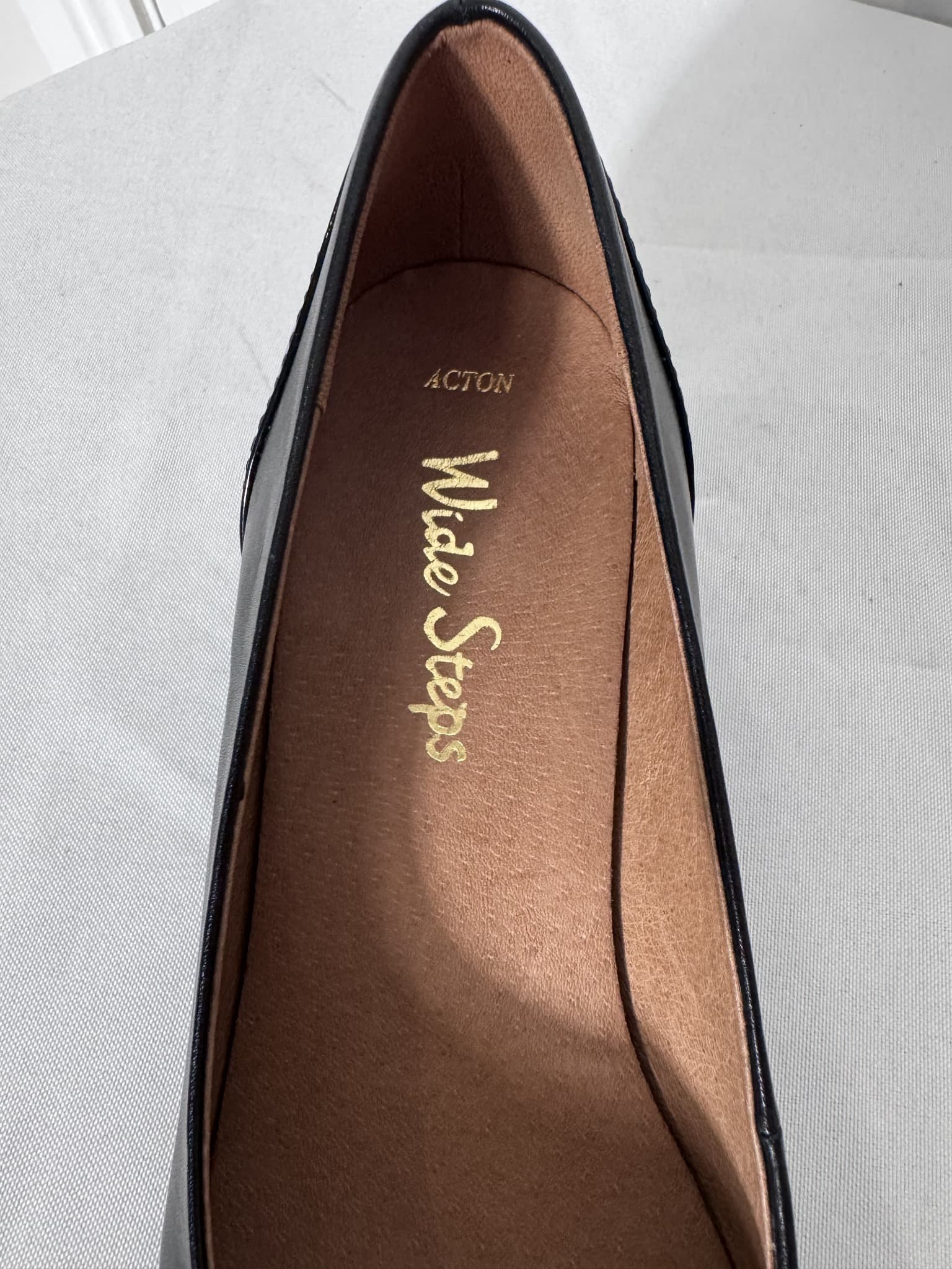 Wide Steps Acton Black Leather Cap-Toe Low Block Heel Pumps Size 7.5W — photo 8 of 8