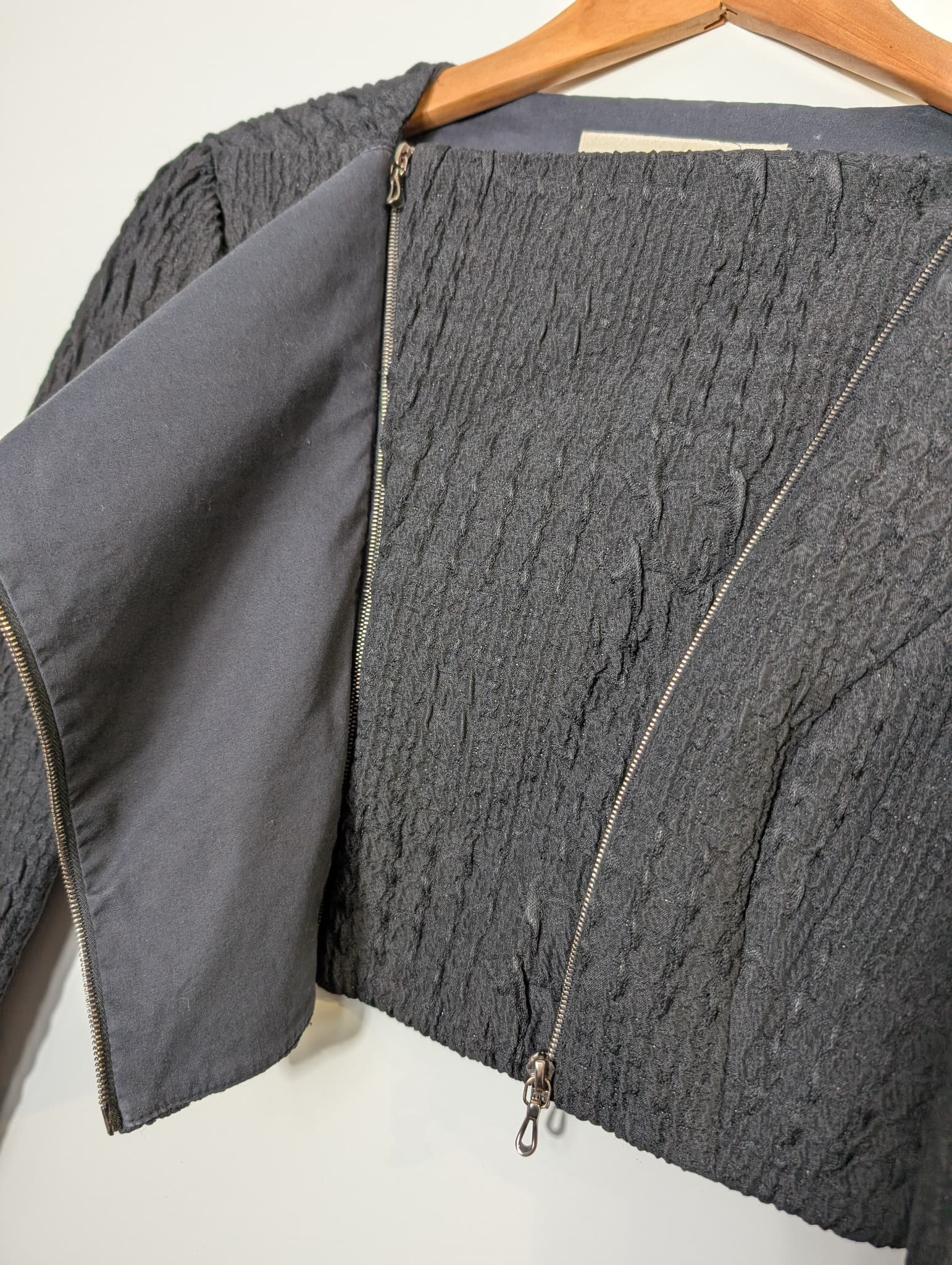 Willow Cropped Zip Jacket Black Textured — photo 4 of 11