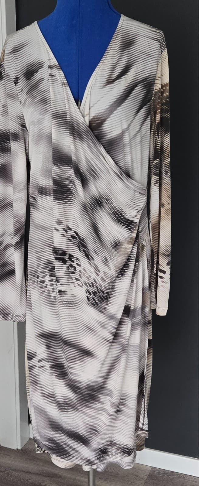 Philosophy Long Sleeved Animal Print Dress - Size 14 with Split — photo 10 of 11