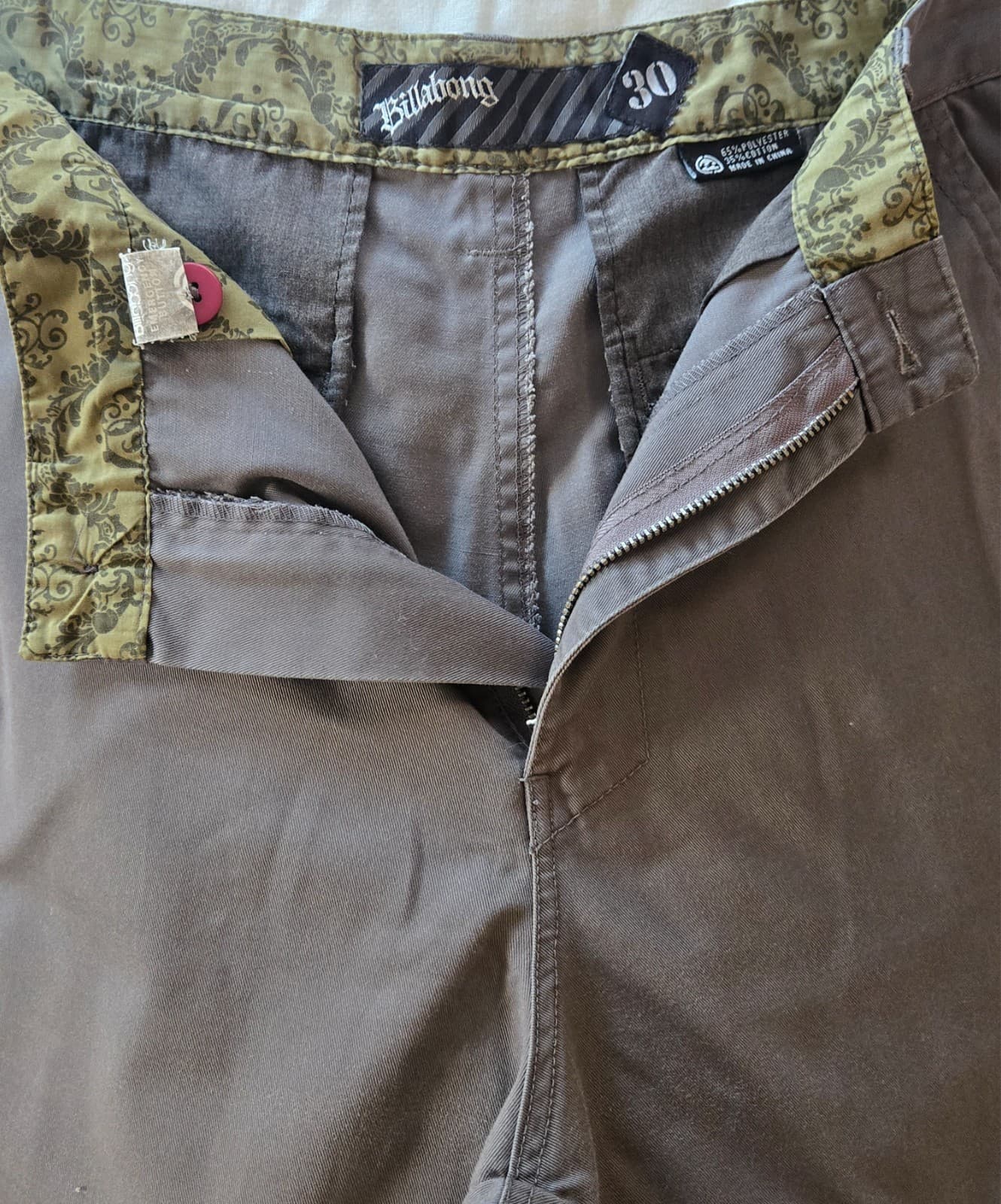 Mens Green Billabong Carter WalkShorts - Size 30 — photo 9 of 16