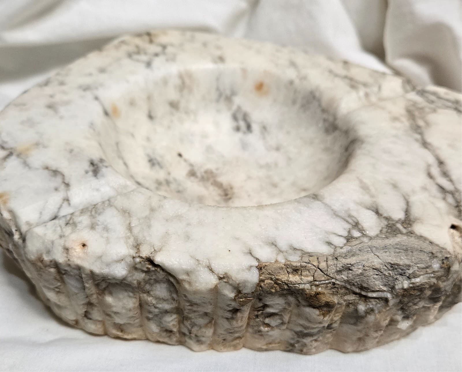 Large Vintage 3.5kg Marbled Alabaster Stone Ashtray/ Cigar / Sculptural Bowl — photo 3 of 11