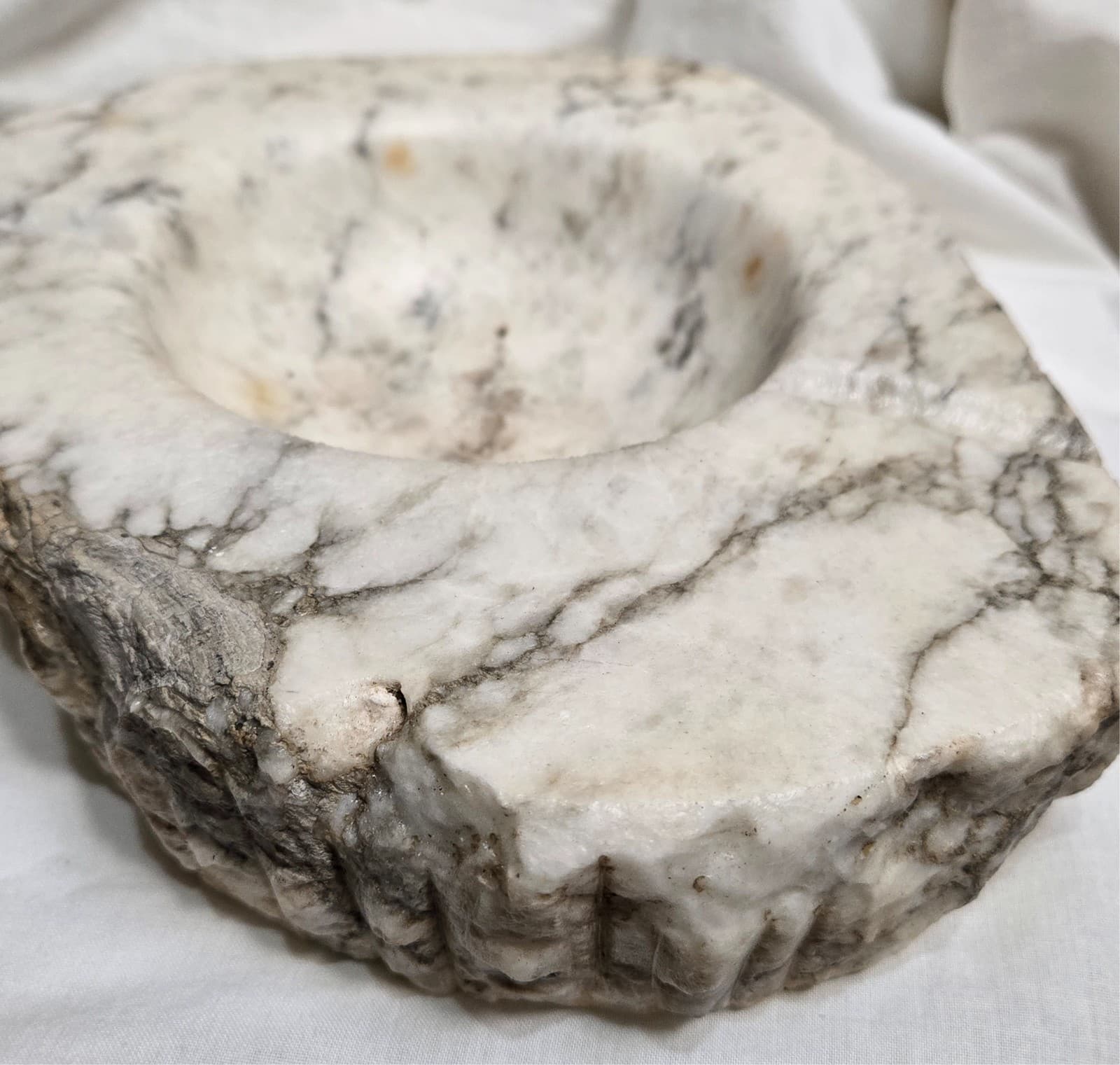 Large Vintage 3.5kg Marbled Alabaster Stone Ashtray/ Cigar / Sculptural Bowl — photo 4 of 11