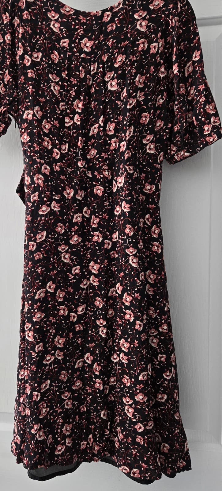 Diana Ferrari Ladies Floral Red / Black Mini Dress: Size 10 — photo 6 of 9