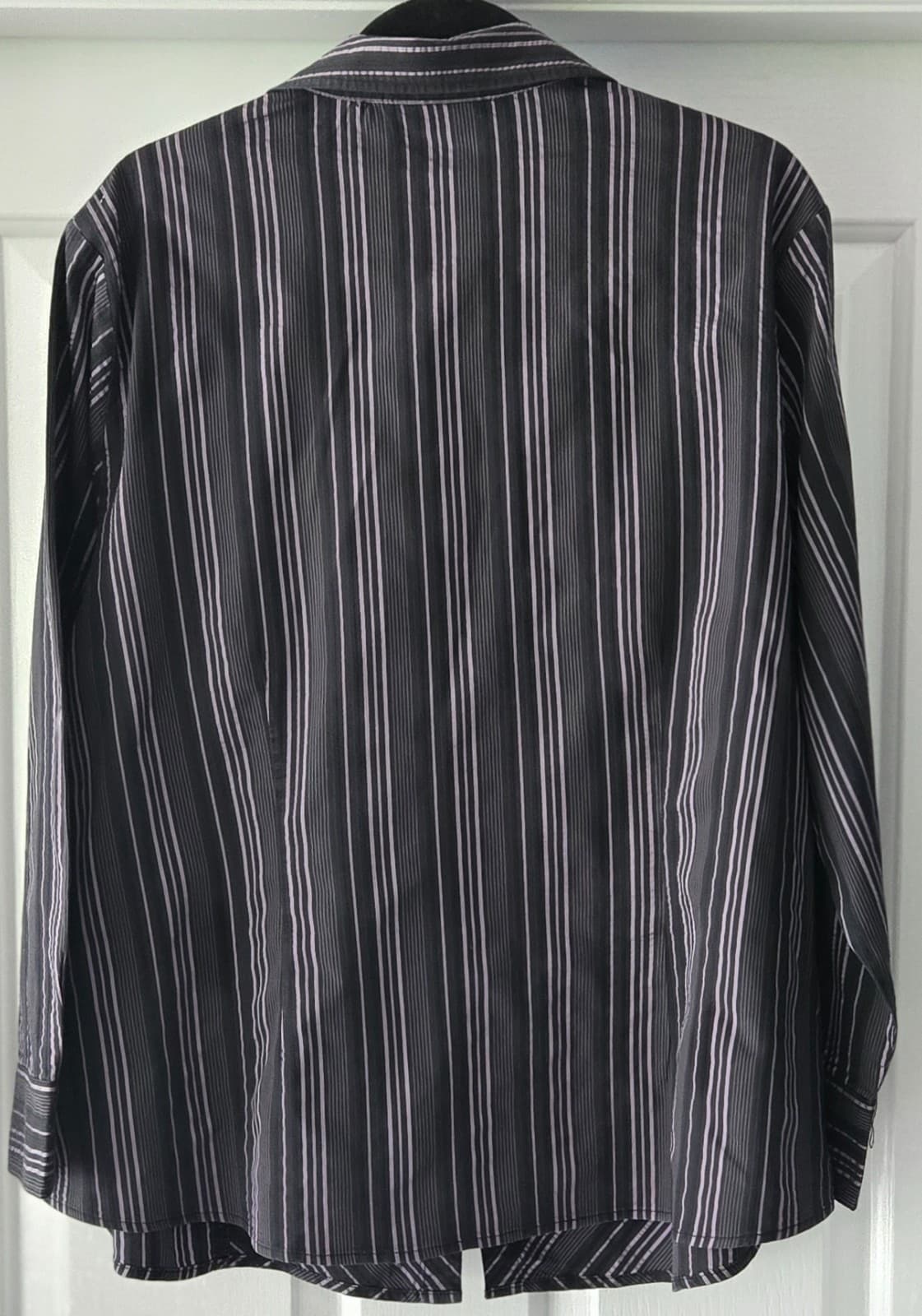 Sixteen Twenty Six Ladies Black/Purple Collared Stripe Shirt - Size 20 — photo 4 of 5