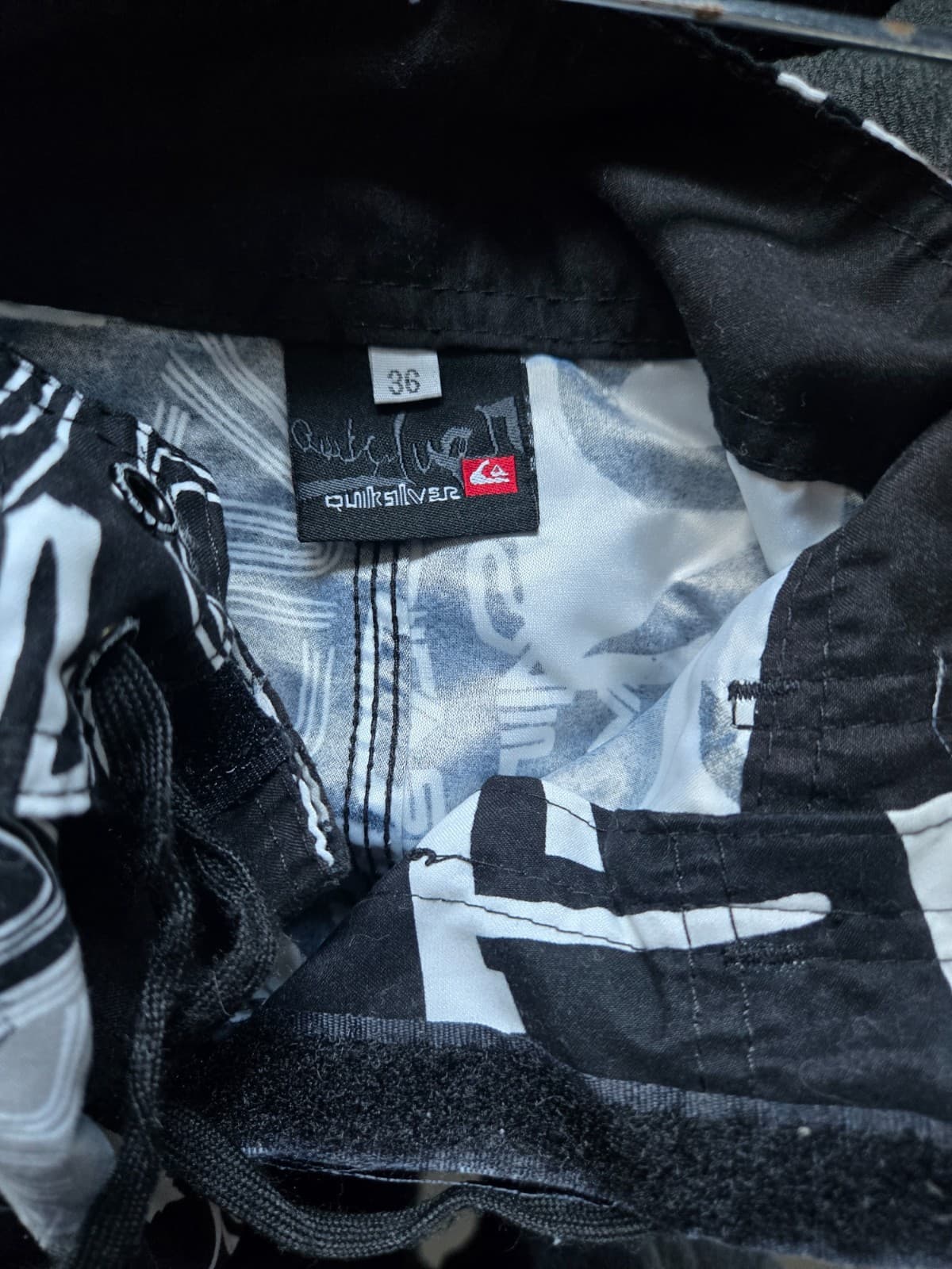 Mens Quiksilver Boardshorts - Black & White - Size 36 — photo 4 of 4
