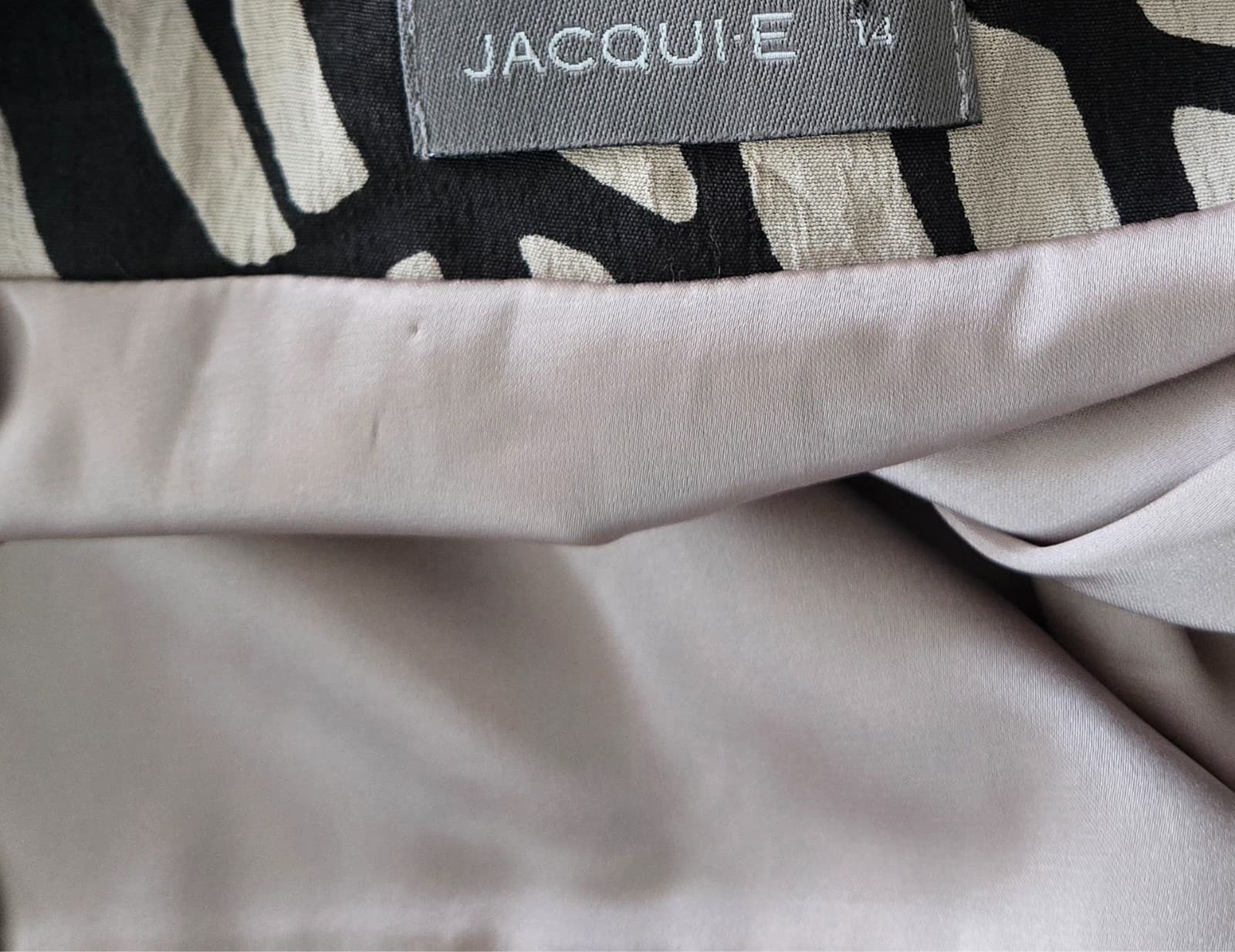 Jacqui E Ladies Abstract Line Print Skirt - Bone / Black - Wrap Style - Size 14 — photo 5 of 5