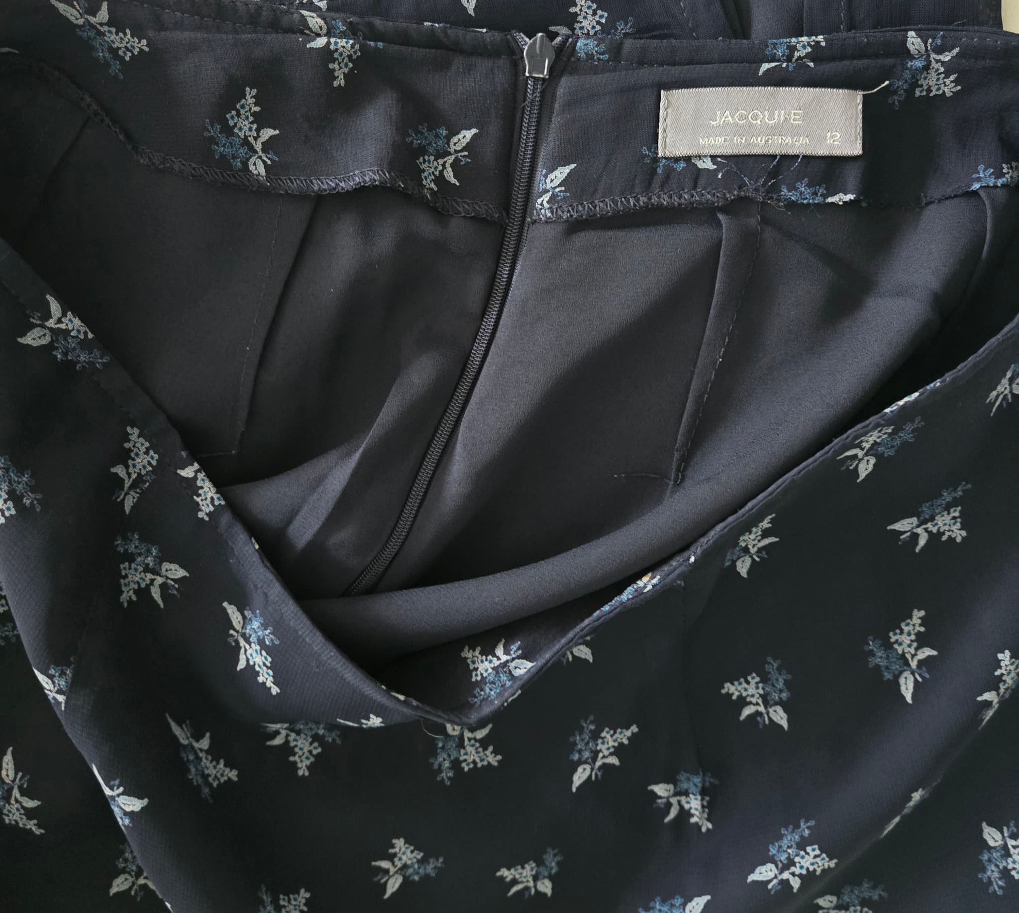 JACQUI·E Navy Blue Floral Midi Skirt With Side Slit Size 14 — photo 3 of 6