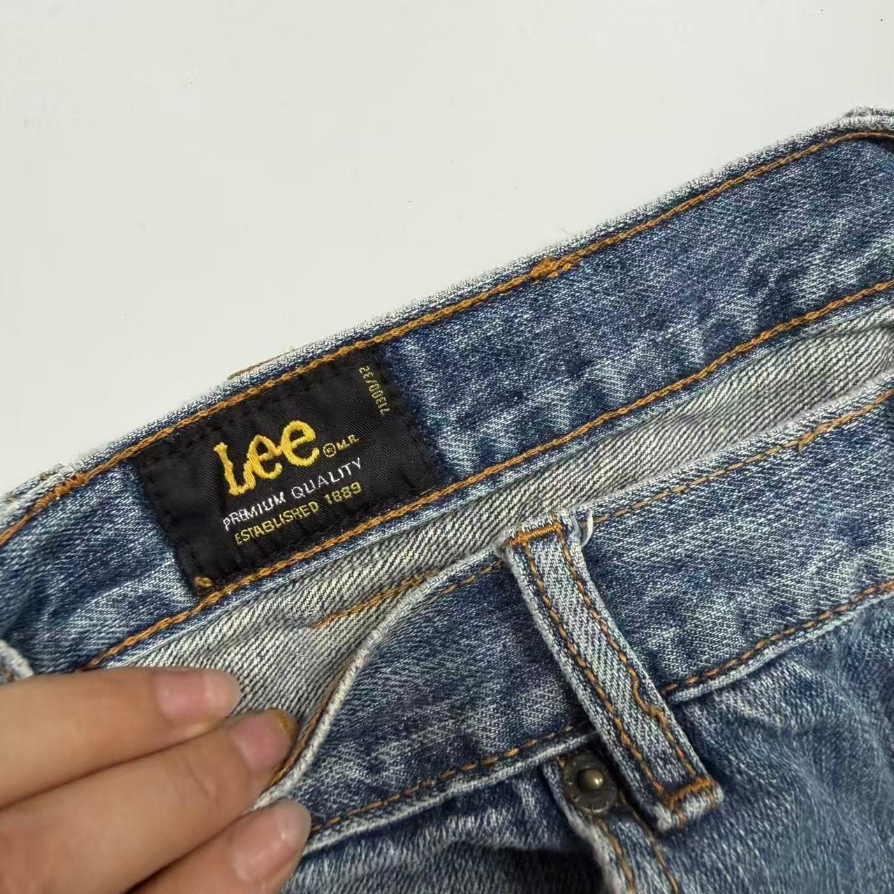2000s Lee Distressed Blue Denim Jeans — photo 3 of 6