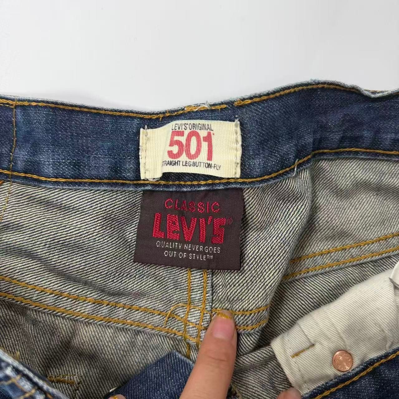 2000s Levi's 501 Original Fit Jeans Blue — photo 3 of 9