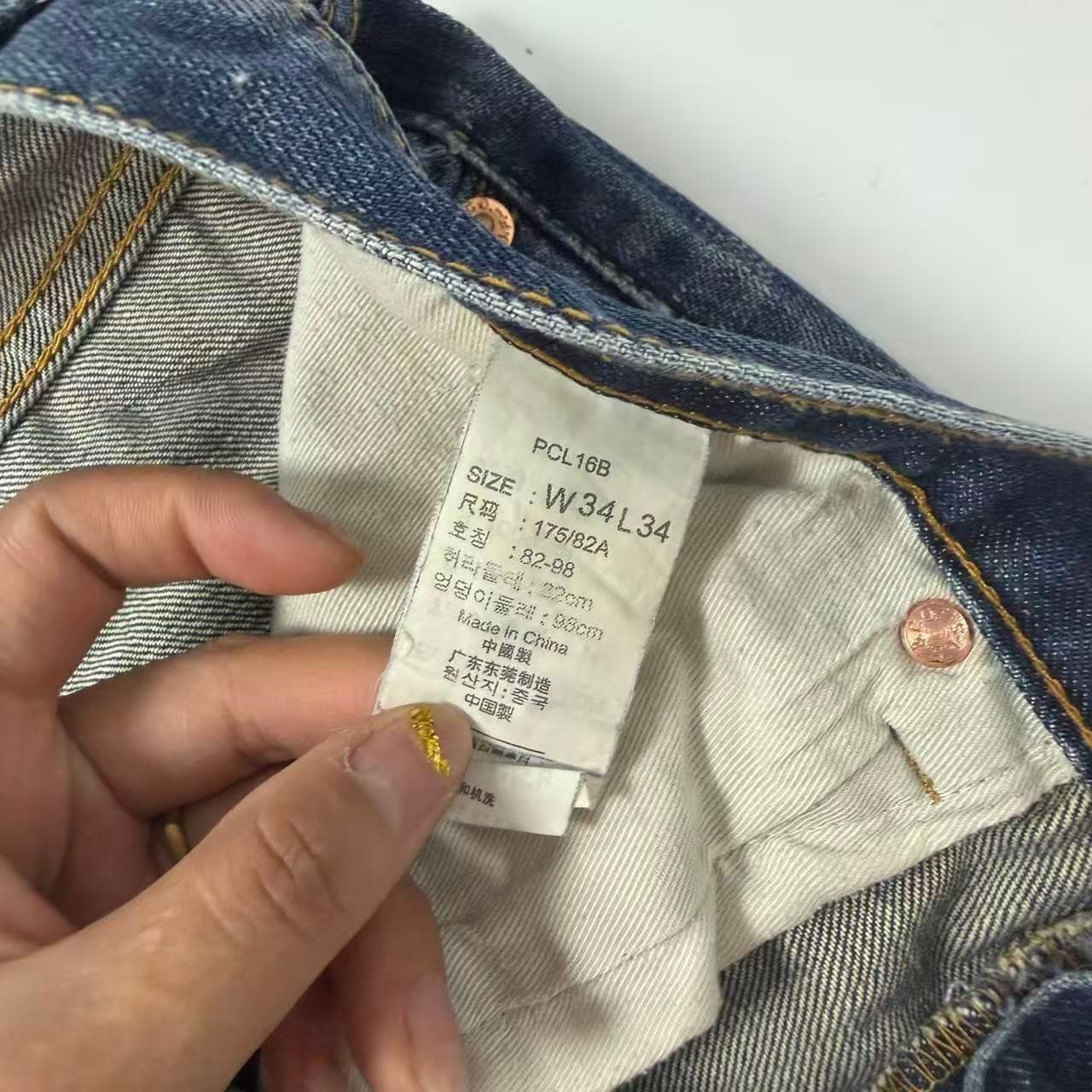 2000s Levi's 501 Original Fit Jeans Blue — photo 4 of 9