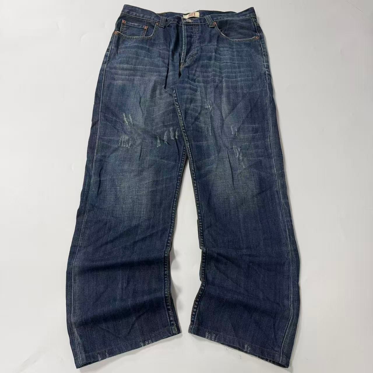 2000s Levi's 501 Original Fit Jeans Blue — photo 2 of 9