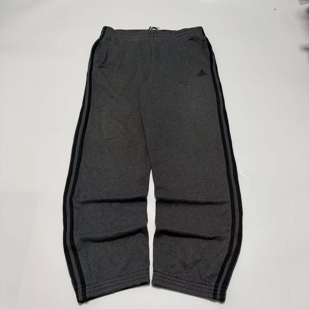 Adidas Grey Sweatpants Women's L — photo 1 of 11