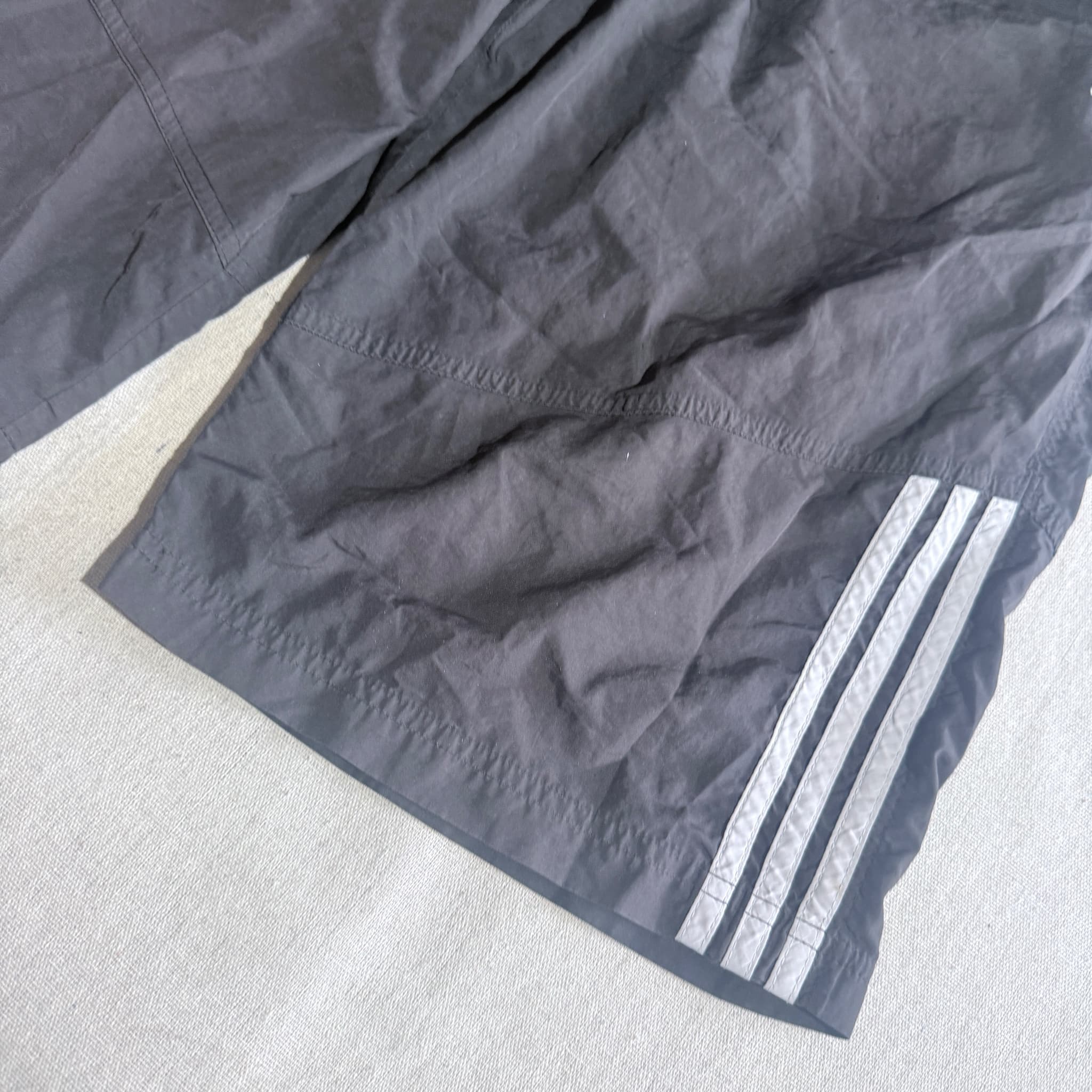 Adidas Men's Black Three-Stripe Athletic Shorts Size L — photo 2 of 8